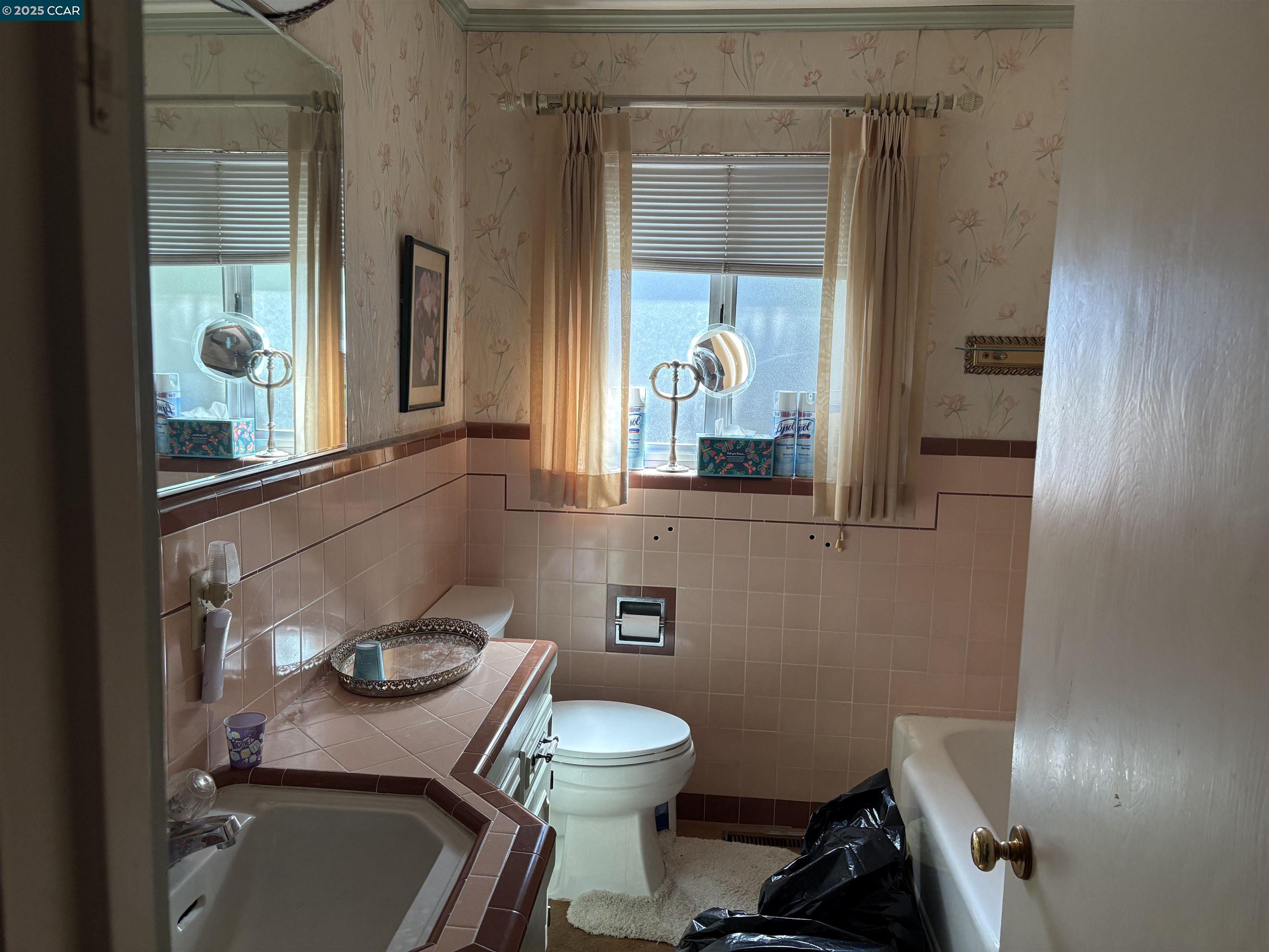 Detail Gallery Image 4 of 14 For 3041 Concord Blvd, Concord,  CA 94519 - 3 Beds | 2 Baths