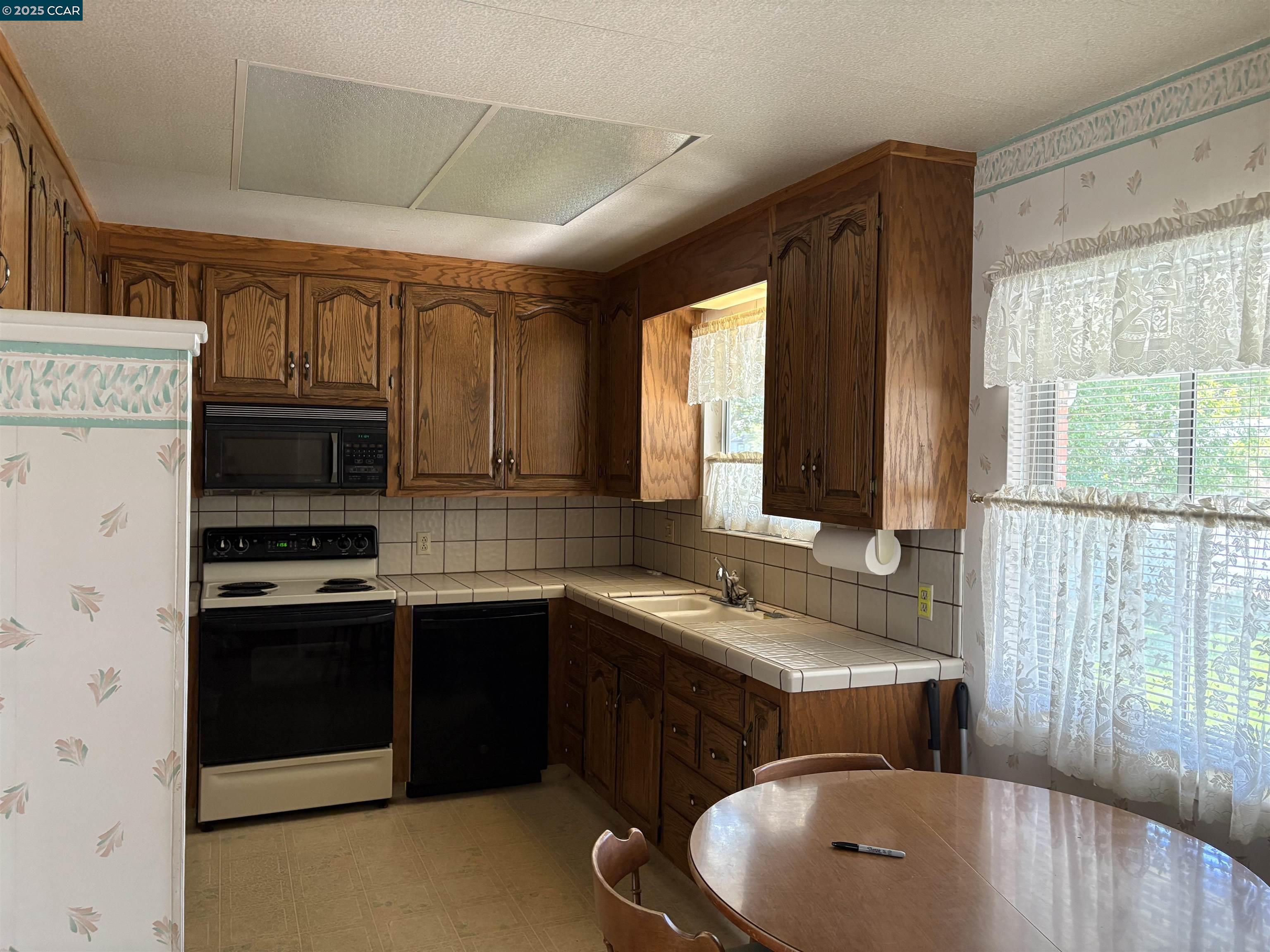 Detail Gallery Image 6 of 14 For 3041 Concord Blvd, Concord,  CA 94519 - 3 Beds | 2 Baths