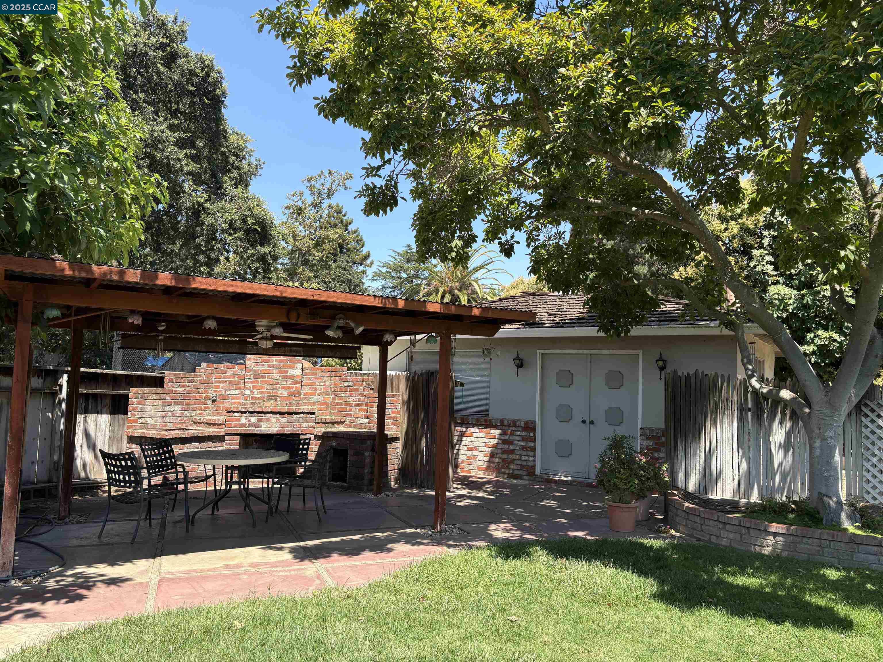 Detail Gallery Image 8 of 14 For 3041 Concord Blvd, Concord,  CA 94519 - 3 Beds | 2 Baths