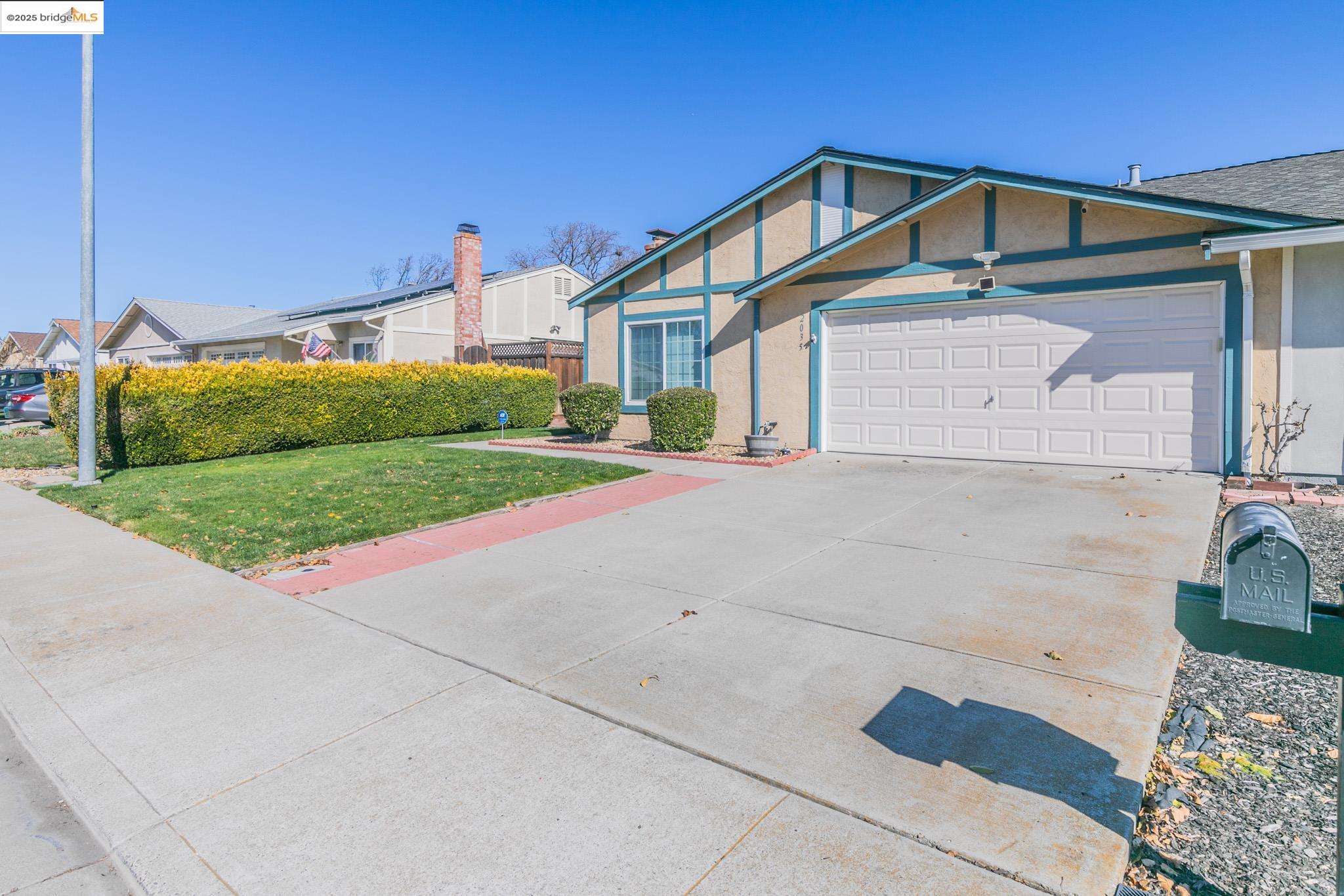 Detail Gallery Image 2 of 37 For 2035 Monterey Dr, Livermore,  CA 94551 - 3 Beds | 2 Baths
