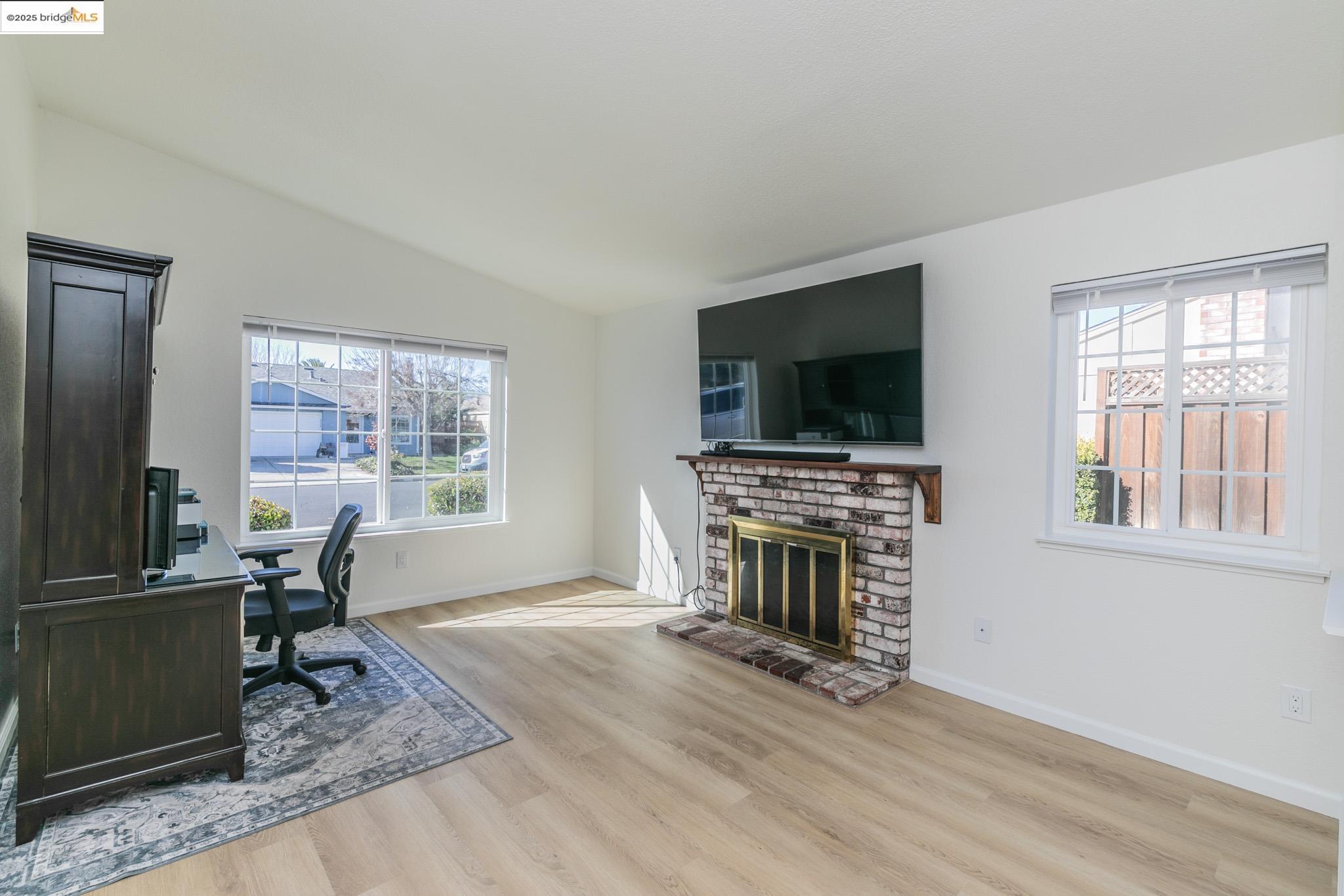 Detail Gallery Image 11 of 37 For 2035 Monterey Dr, Livermore,  CA 94551 - 3 Beds | 2 Baths