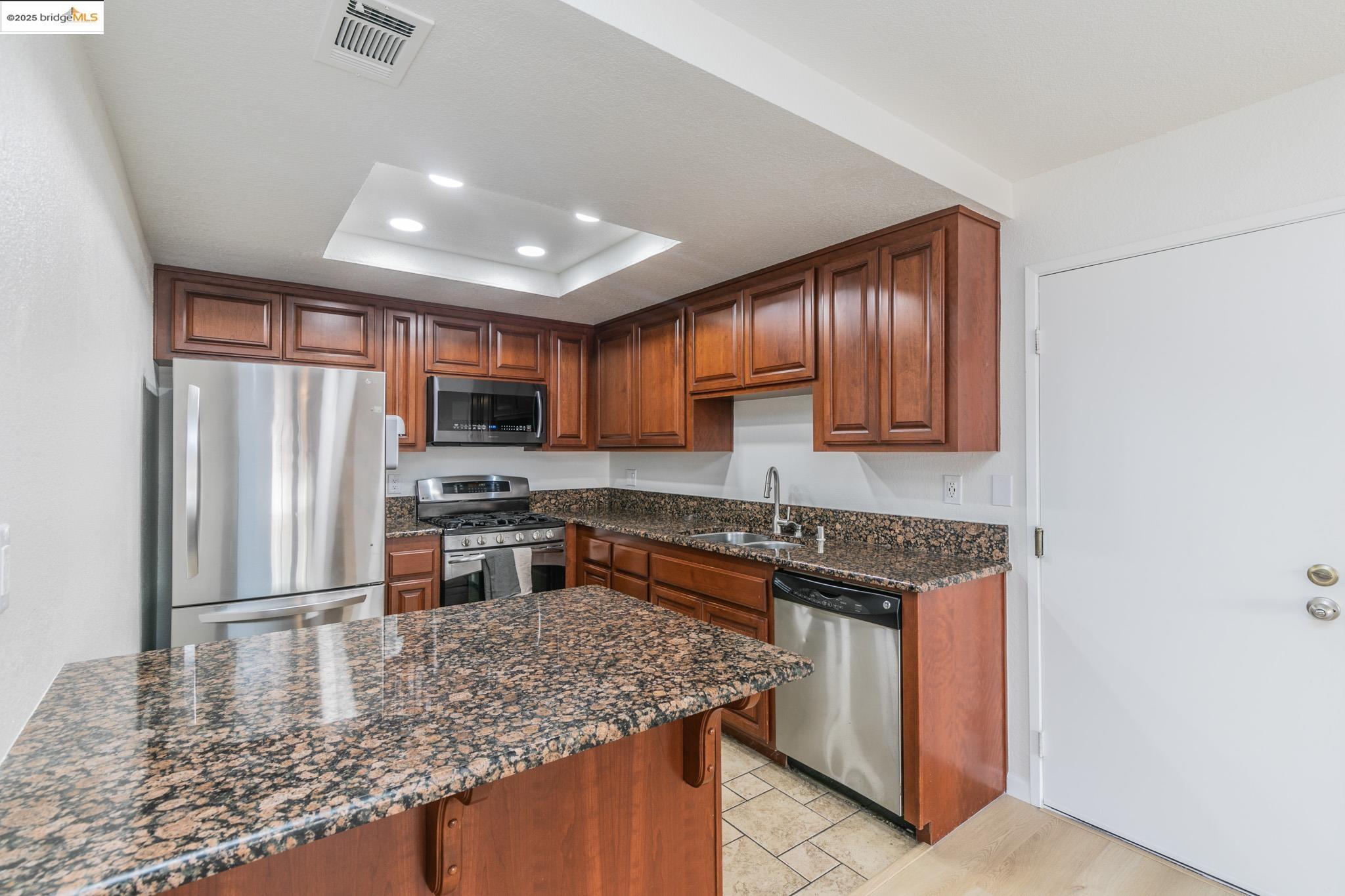 Detail Gallery Image 13 of 37 For 2035 Monterey Dr, Livermore,  CA 94551 - 3 Beds | 2 Baths