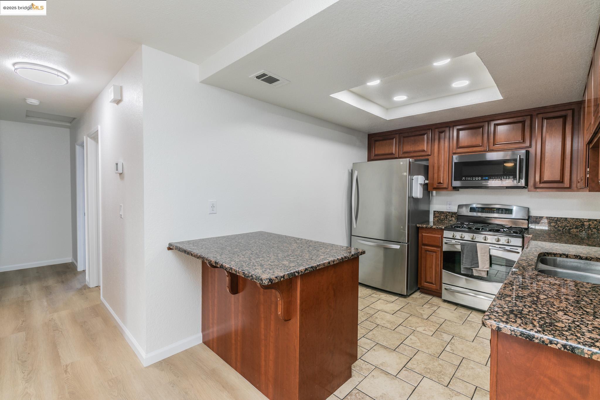 Detail Gallery Image 14 of 37 For 2035 Monterey Dr, Livermore,  CA 94551 - 3 Beds | 2 Baths