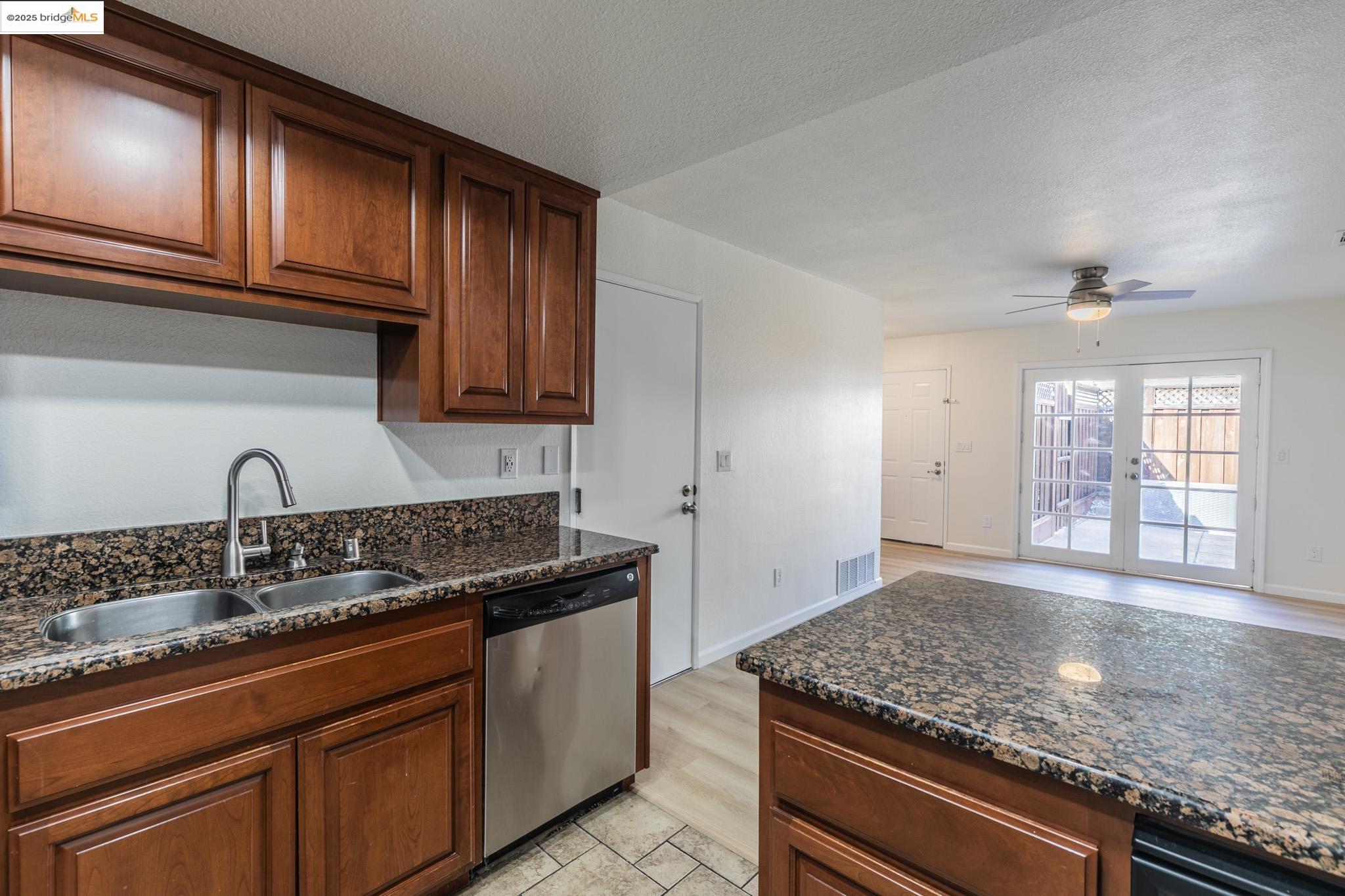 Detail Gallery Image 15 of 37 For 2035 Monterey Dr, Livermore,  CA 94551 - 3 Beds | 2 Baths