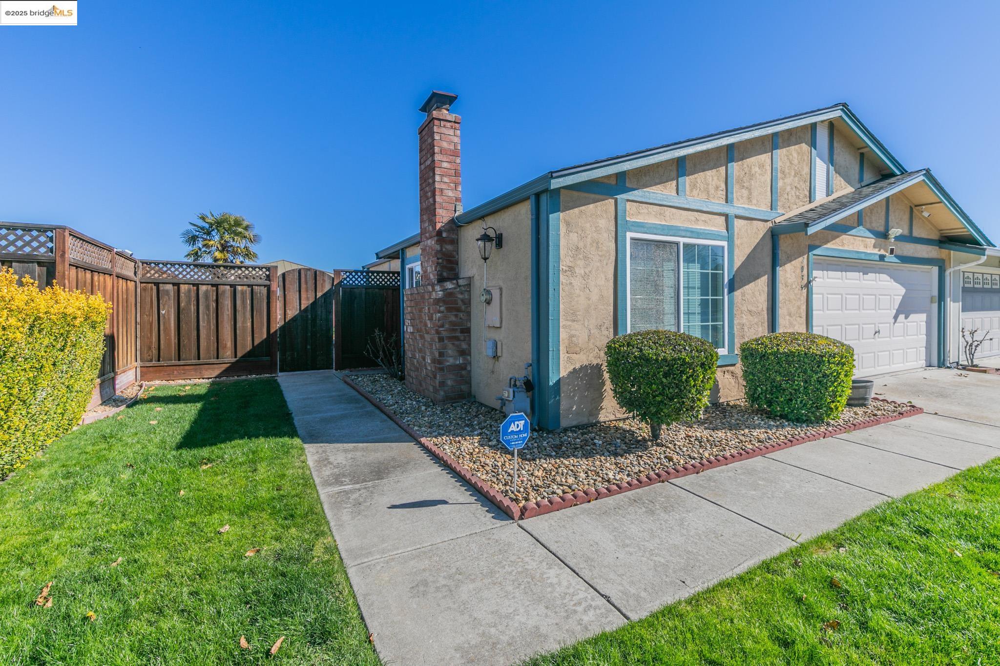 Detail Gallery Image 3 of 37 For 2035 Monterey Dr, Livermore,  CA 94551 - 3 Beds | 2 Baths