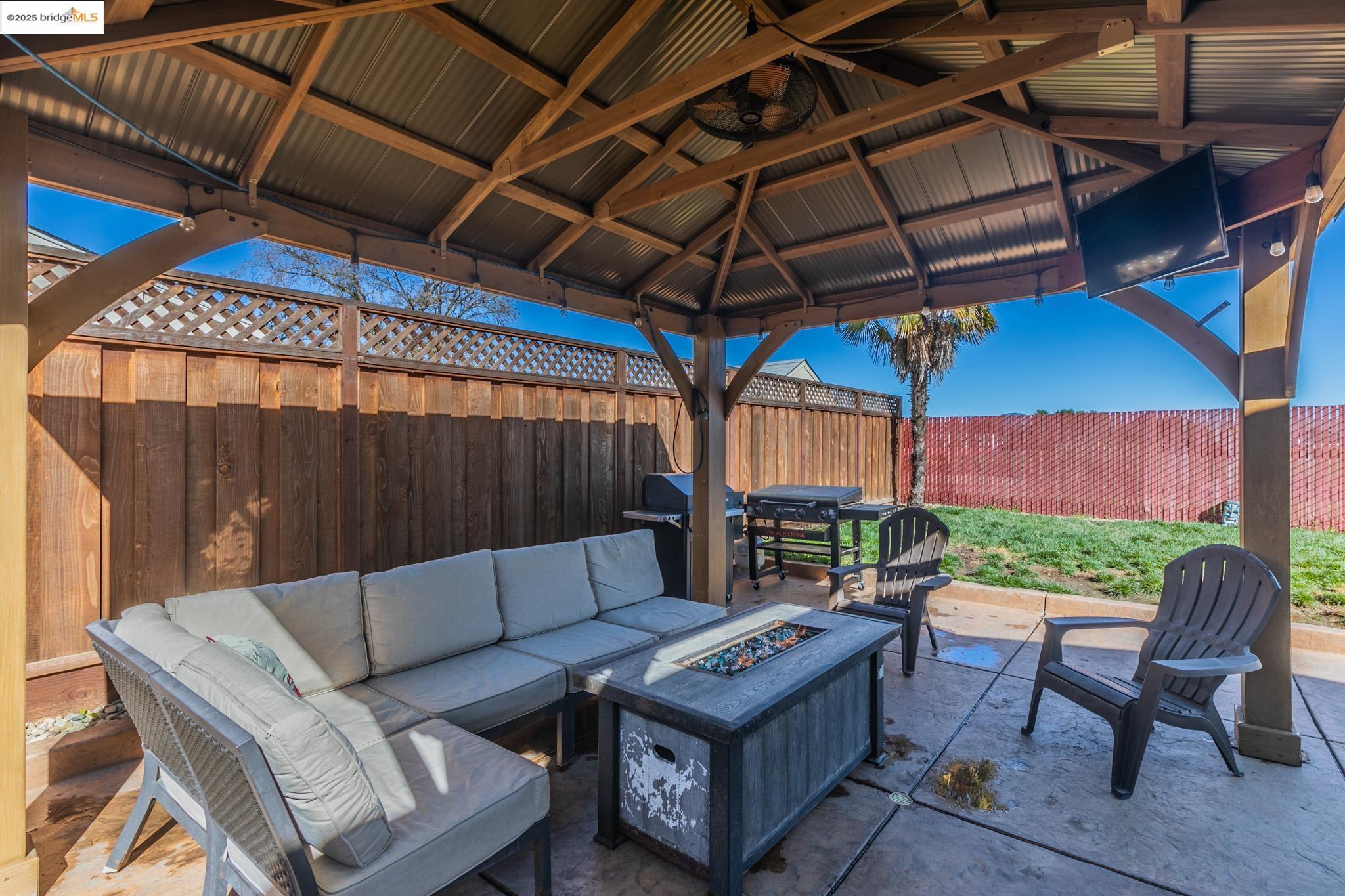 Detail Gallery Image 28 of 37 For 2035 Monterey Dr, Livermore,  CA 94551 - 3 Beds | 2 Baths