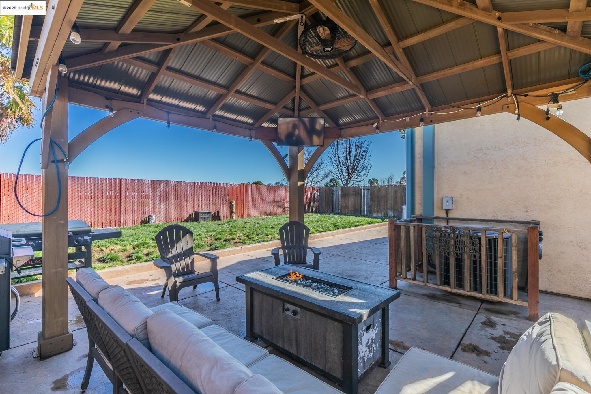 Detail Gallery Image 29 of 37 For 2035 Monterey Dr, Livermore,  CA 94551 - 3 Beds | 2 Baths