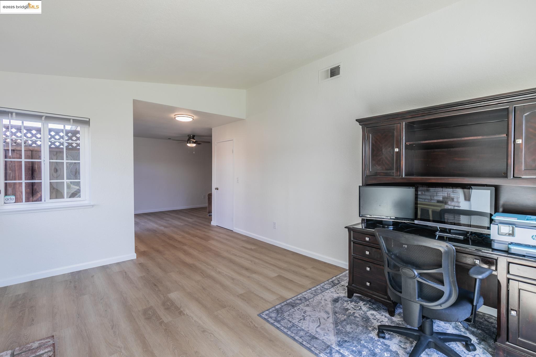 Detail Gallery Image 9 of 37 For 2035 Monterey Dr, Livermore,  CA 94551 - 3 Beds | 2 Baths