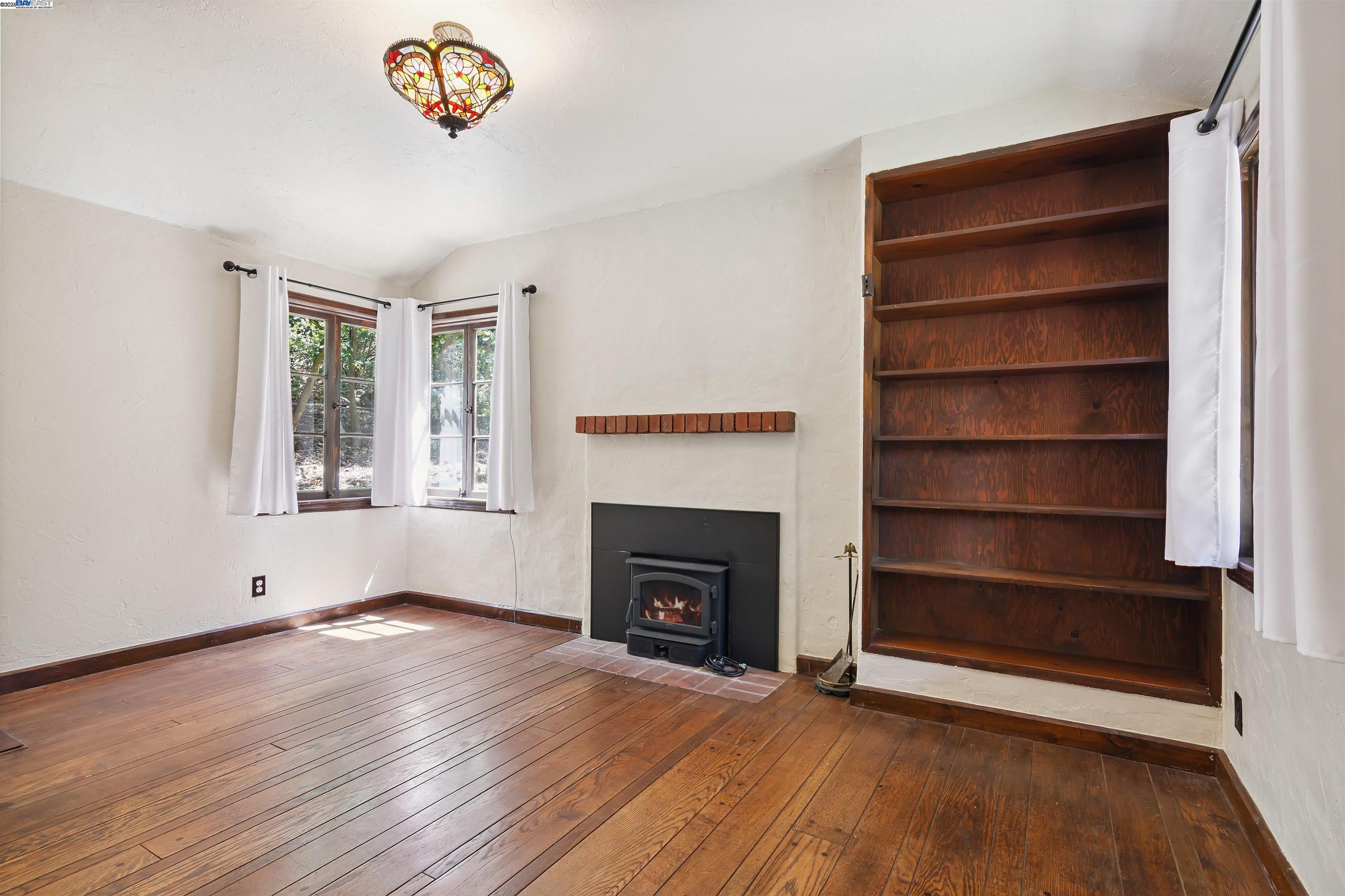 Detail Gallery Image 17 of 32 For 3476 Springhill Rd, Lafayette,  CA 94549-2528 - 4 Beds | 2 Baths