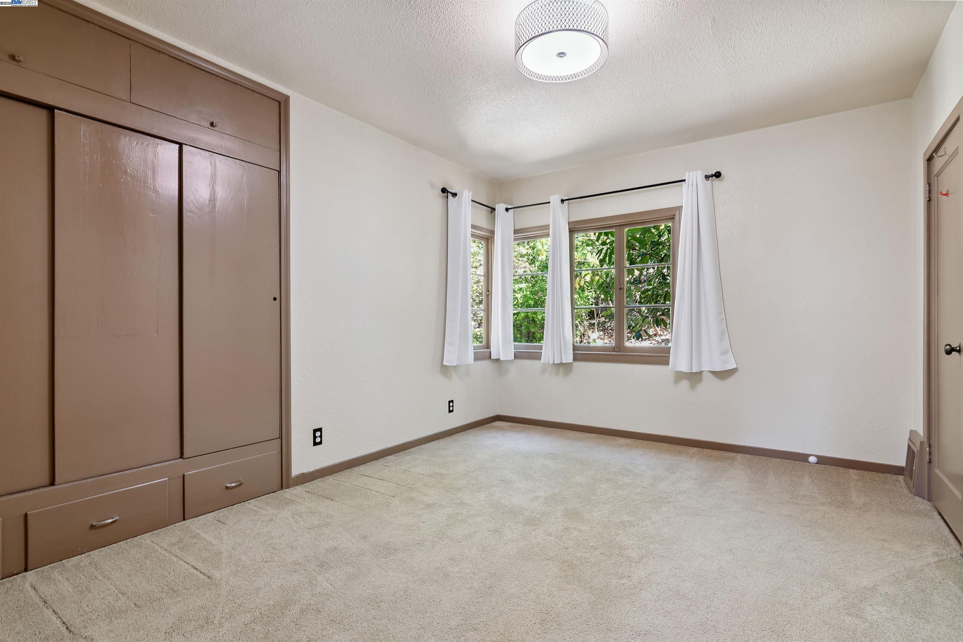 Detail Gallery Image 18 of 32 For 3476 Springhill Rd, Lafayette,  CA 94549-2528 - 4 Beds | 2 Baths