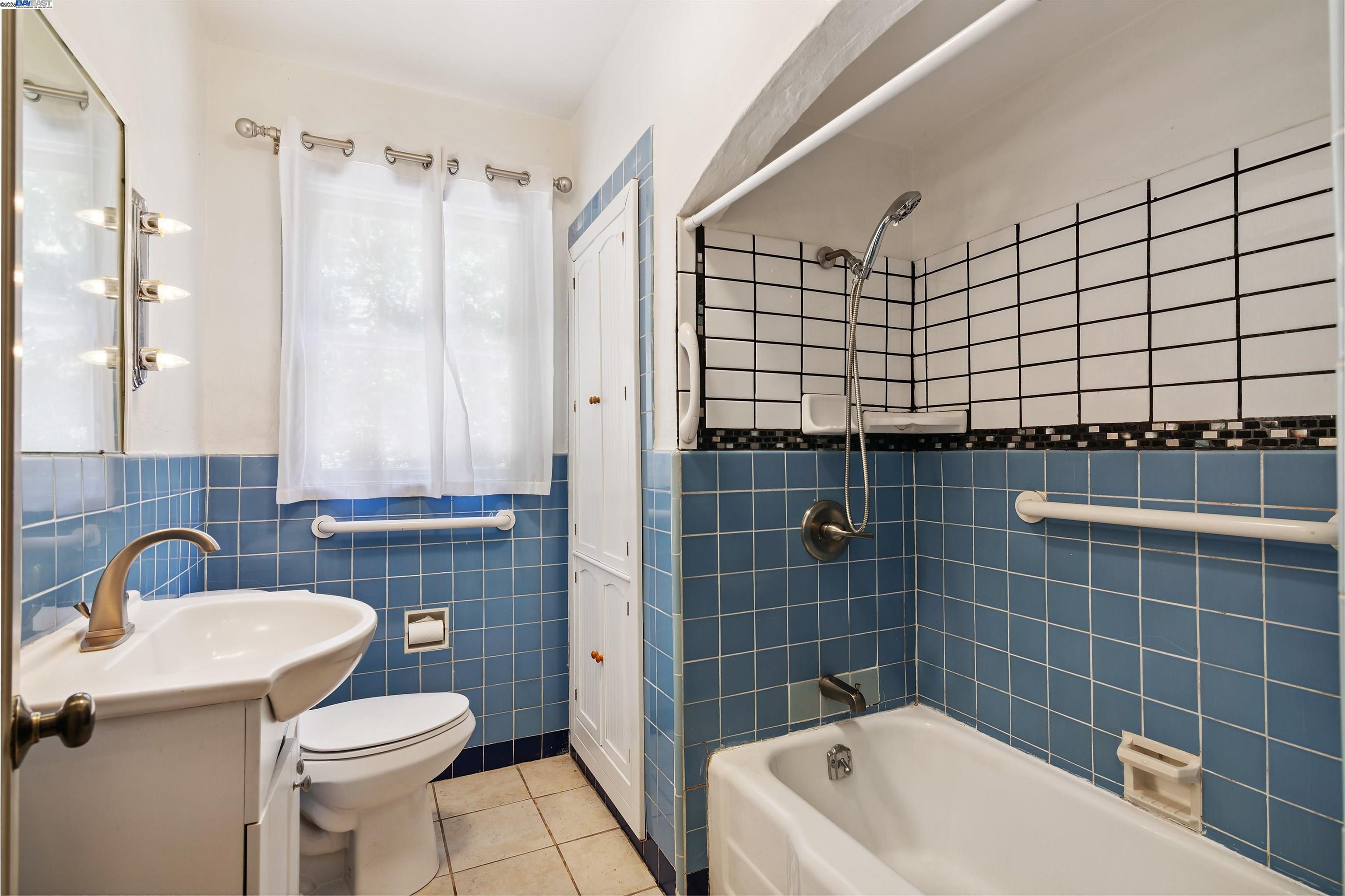 Detail Gallery Image 21 of 32 For 3476 Springhill Rd, Lafayette,  CA 94549-2528 - 4 Beds | 2 Baths
