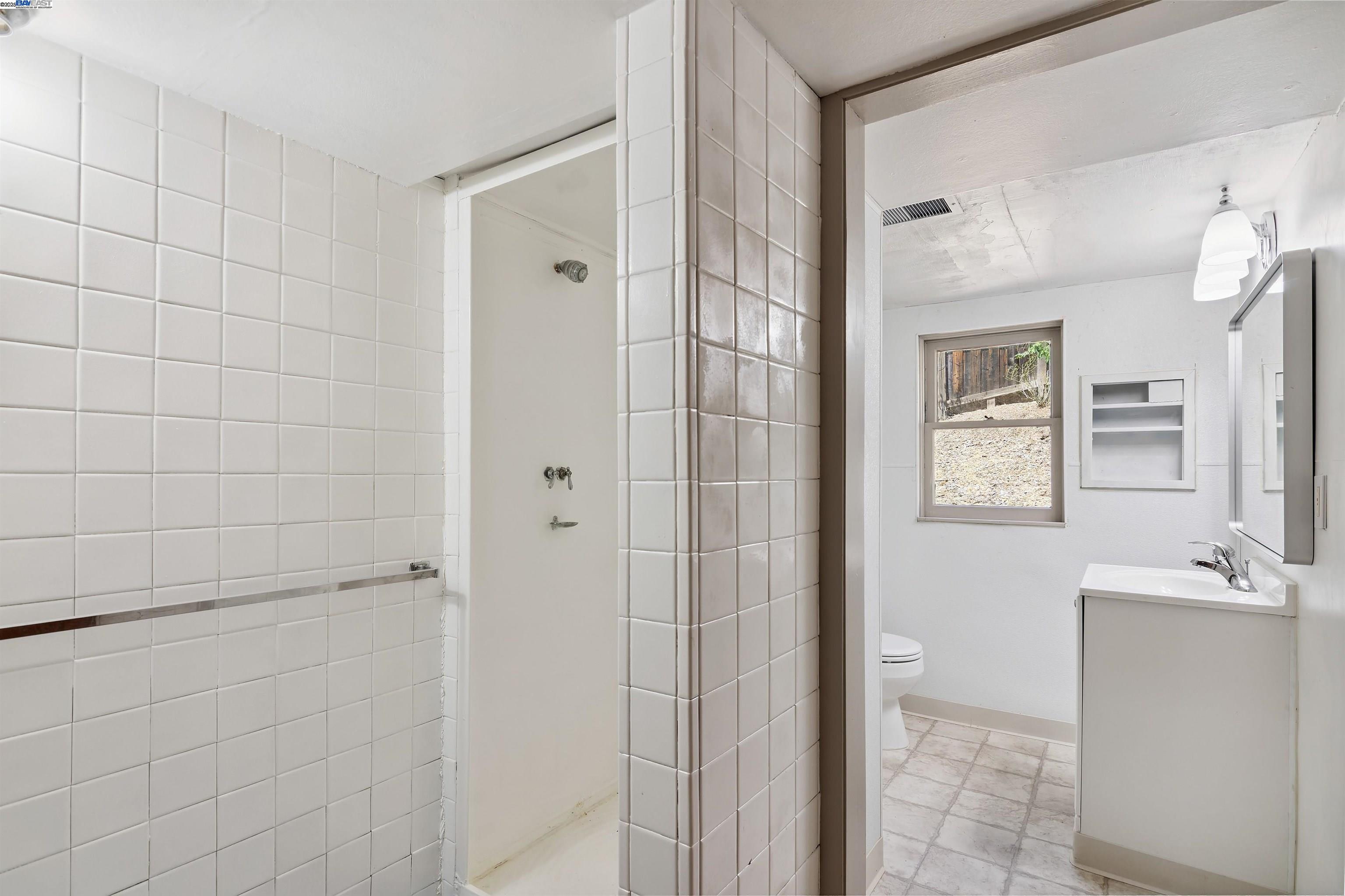 Detail Gallery Image 25 of 32 For 3476 Springhill Rd, Lafayette,  CA 94549-2528 - 4 Beds | 2 Baths