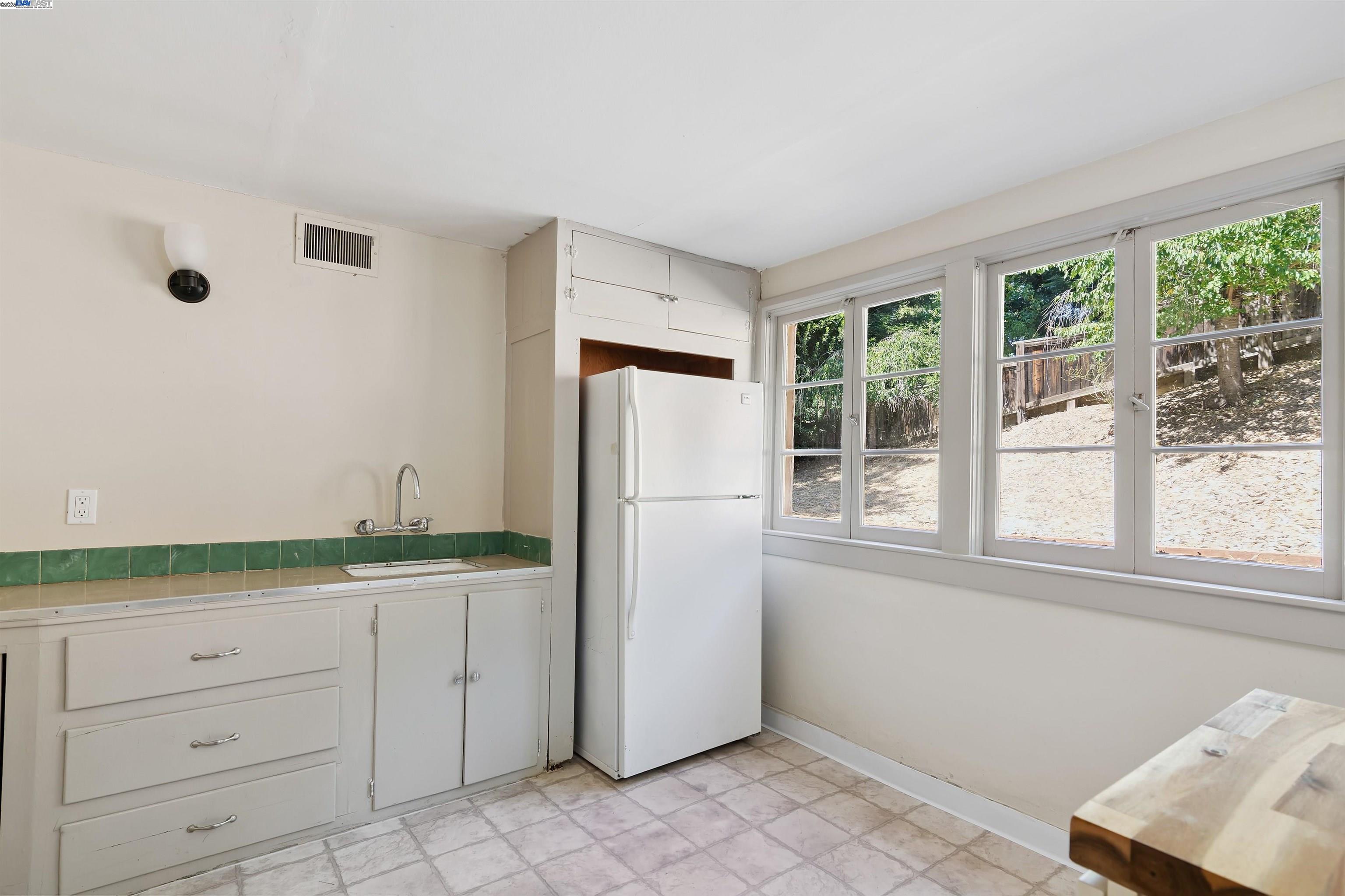 Detail Gallery Image 26 of 32 For 3476 Springhill Rd, Lafayette,  CA 94549-2528 - 4 Beds | 2 Baths
