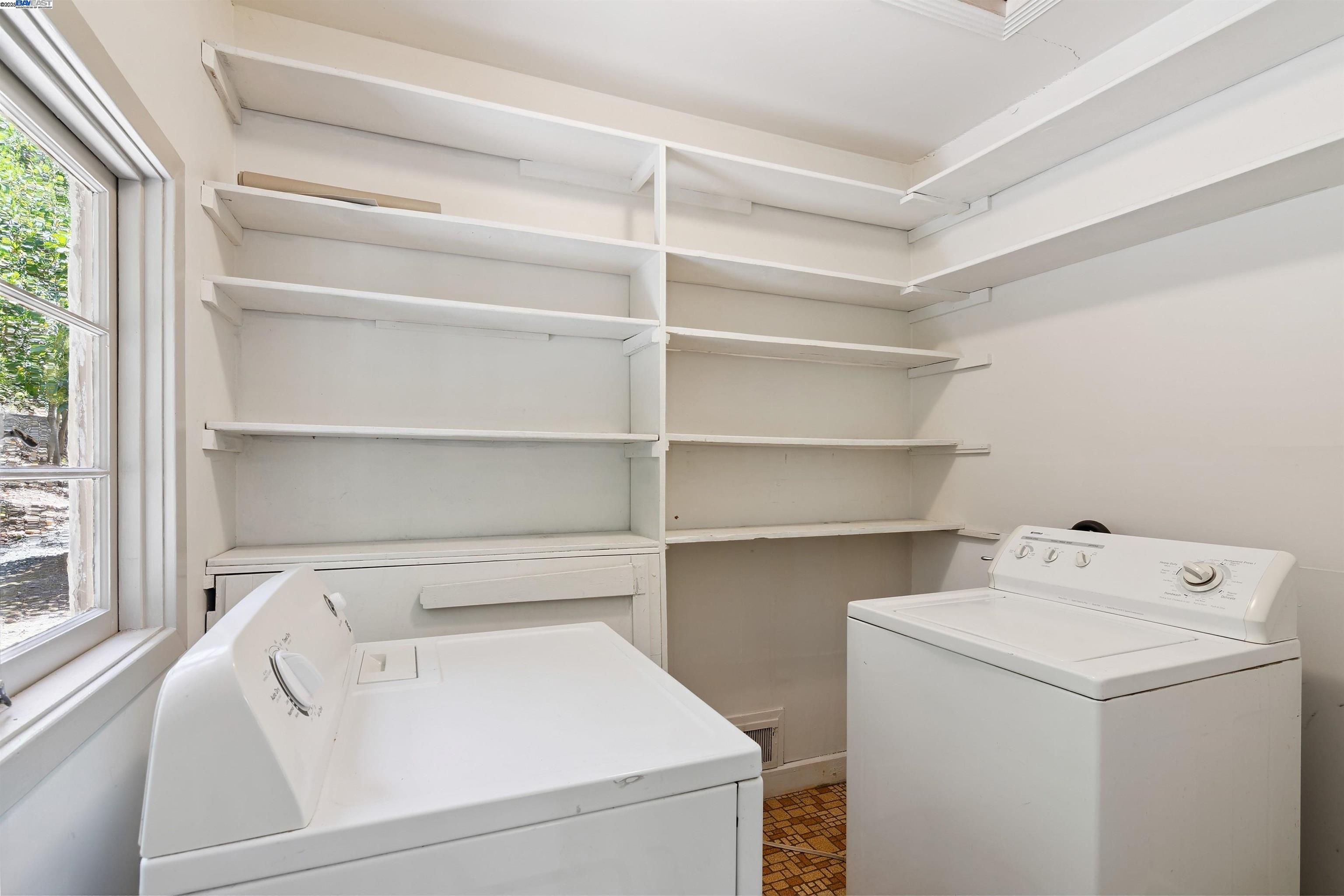 Detail Gallery Image 27 of 32 For 3476 Springhill Rd, Lafayette,  CA 94549-2528 - 4 Beds | 2 Baths
