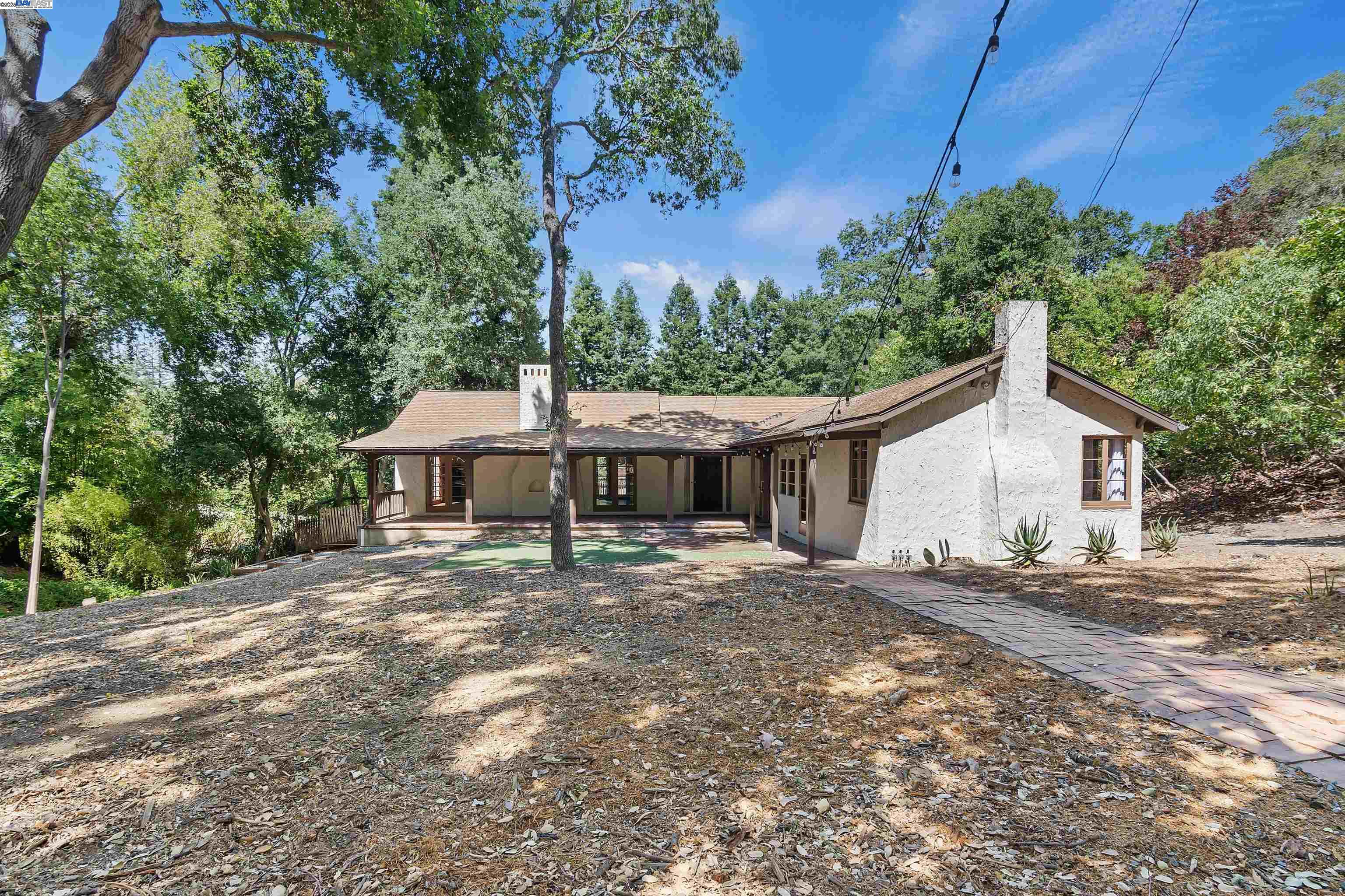 Detail Gallery Image 4 of 32 For 3476 Springhill Rd, Lafayette,  CA 94549-2528 - 4 Beds | 2 Baths