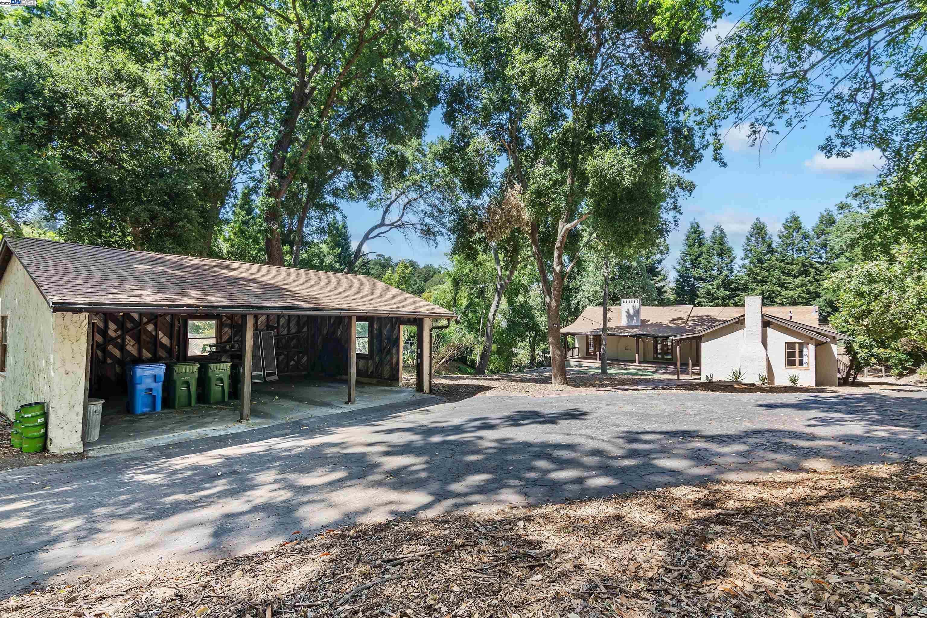 Detail Gallery Image 5 of 32 For 3476 Springhill Rd, Lafayette,  CA 94549-2528 - 4 Beds | 2 Baths