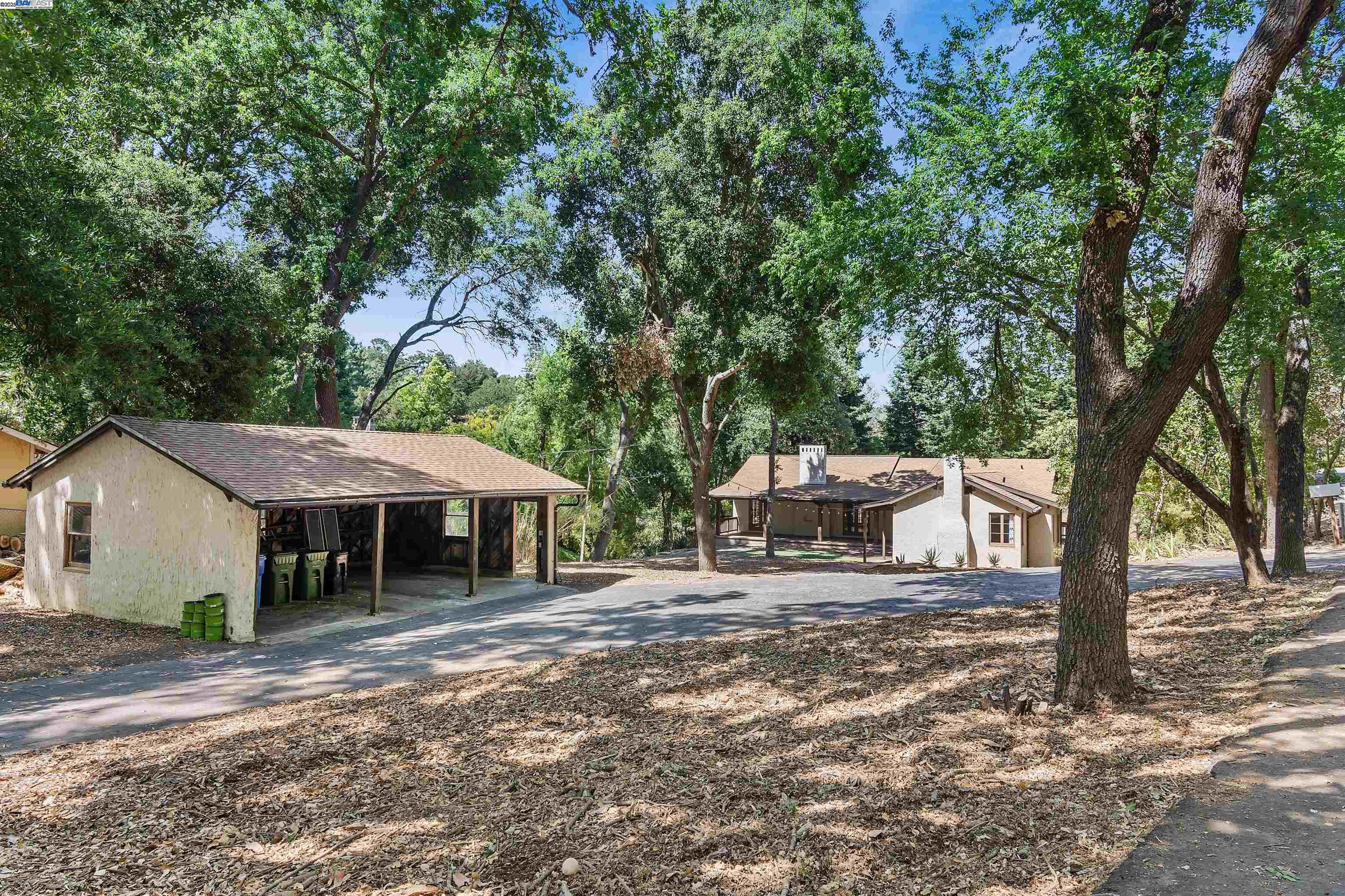 Detail Gallery Image 7 of 32 For 3476 Springhill Rd, Lafayette,  CA 94549-2528 - 4 Beds | 2 Baths