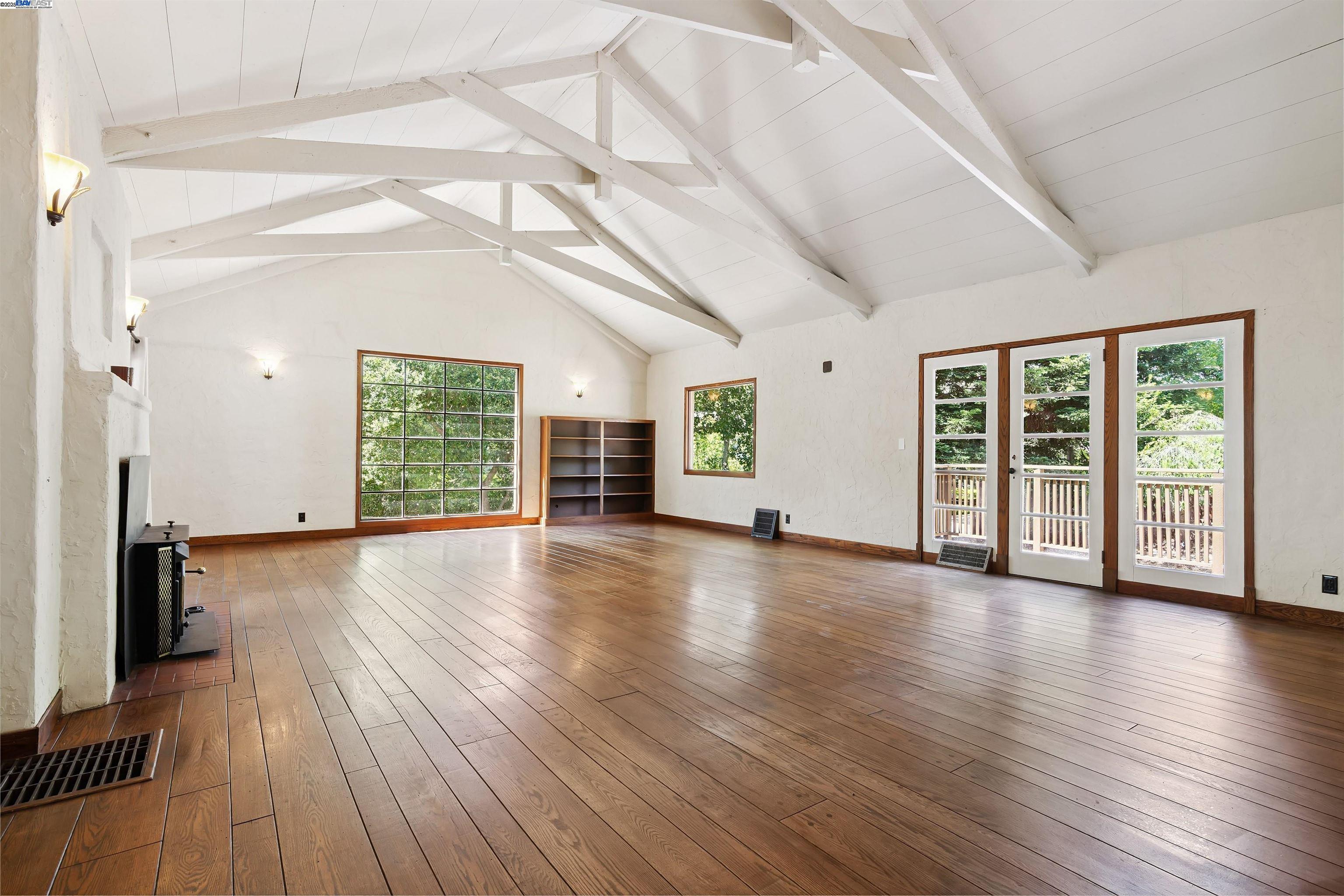 Detail Gallery Image 10 of 32 For 3476 Springhill Rd, Lafayette,  CA 94549-2528 - 4 Beds | 2 Baths
