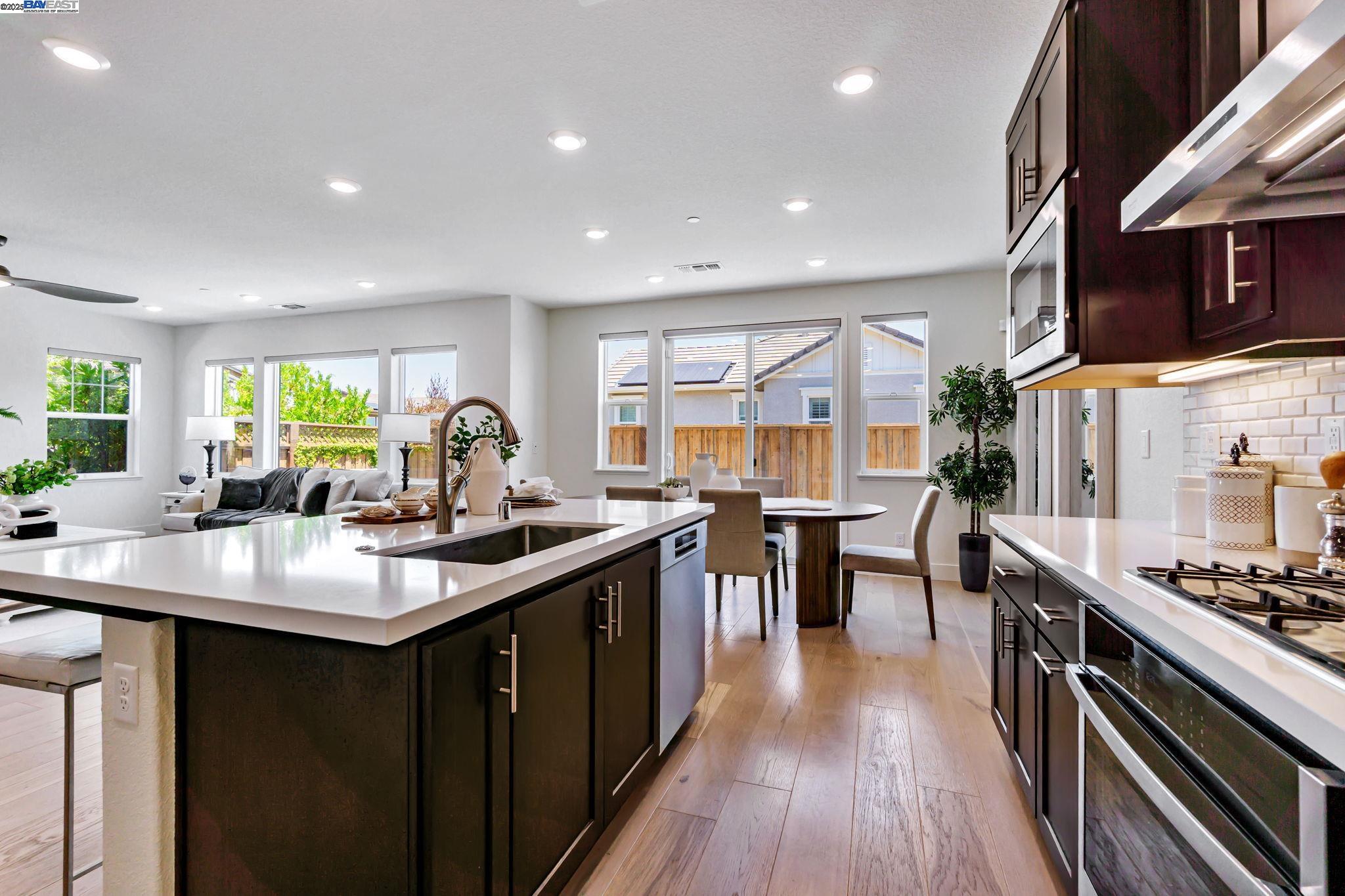 Detail Gallery Image 11 of 53 For 2002 Davoli Ct, San Ramon,  CA 94583 - 4 Beds | 3 Baths