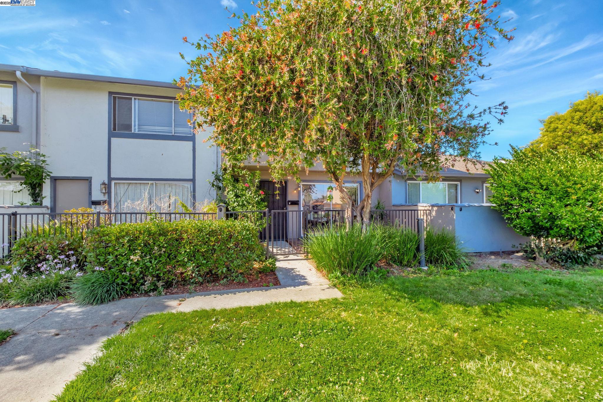 More Details about MLS # 41103879 : 4312 SOLANO WAY