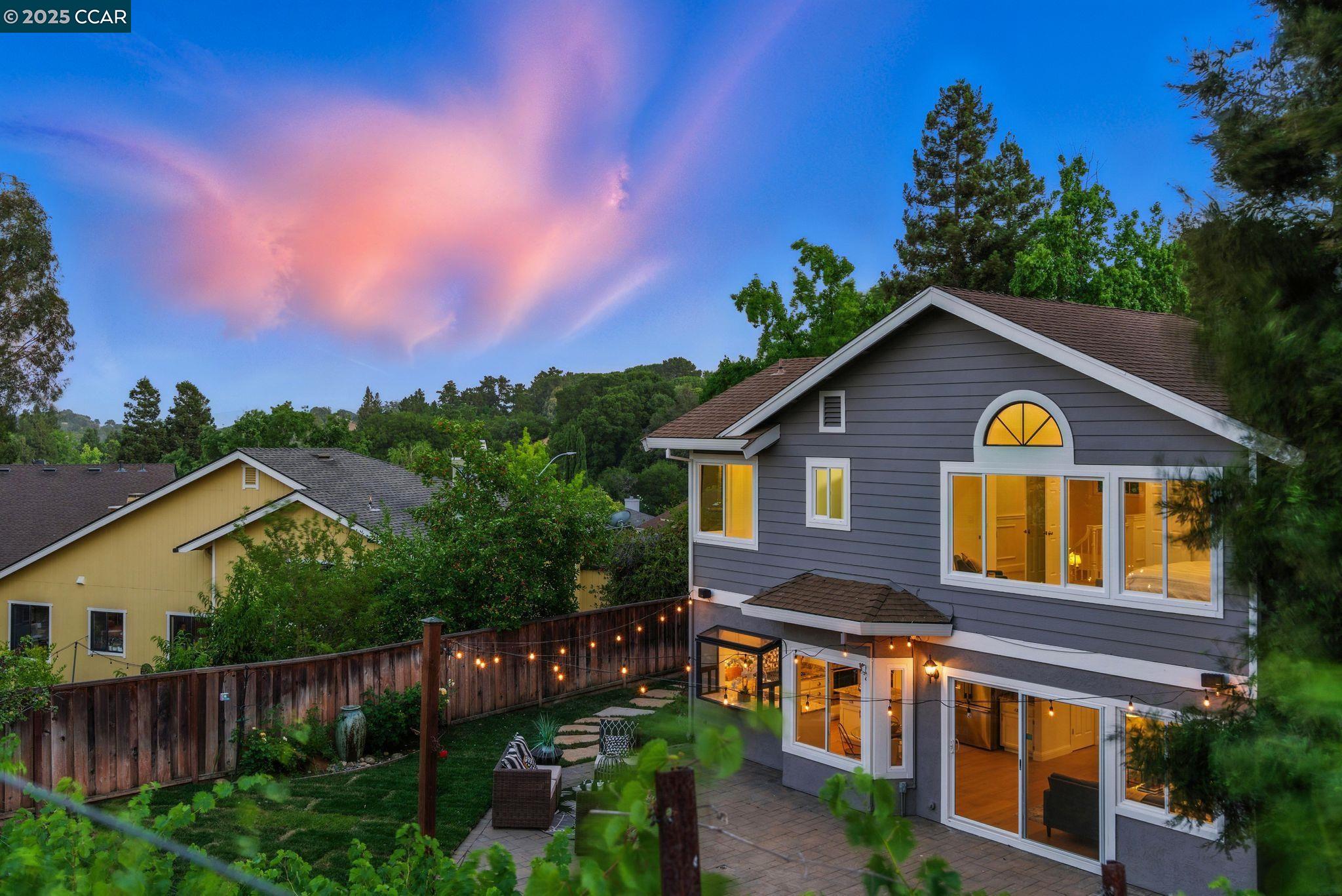 Detail Gallery Image 3 of 45 For 316 Valley High Dr, Pleasant Hill,  CA 94523 - 5 Beds | 3 Baths