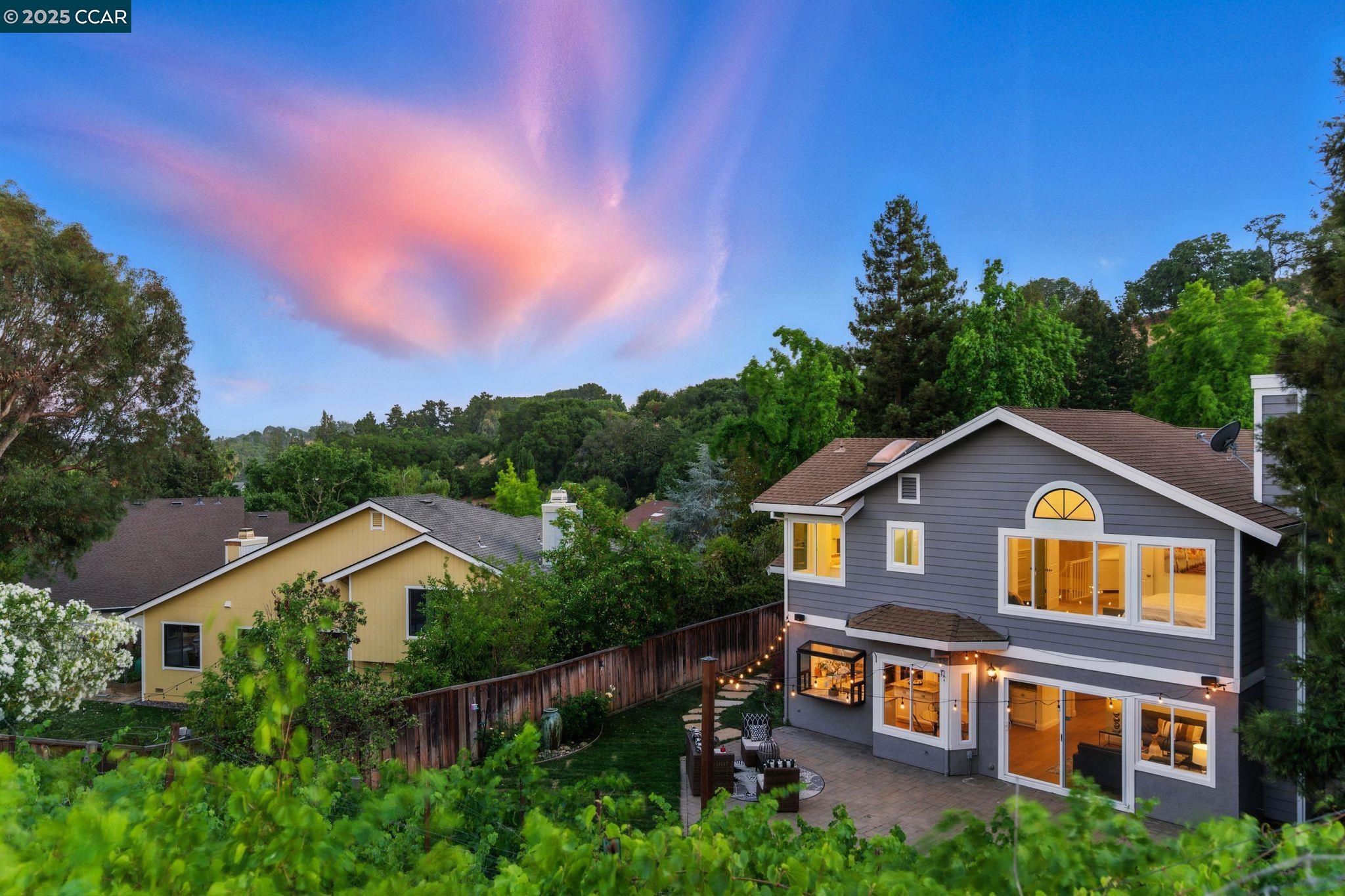 Detail Gallery Image 4 of 45 For 316 Valley High Dr, Pleasant Hill,  CA 94523 - 5 Beds | 3 Baths