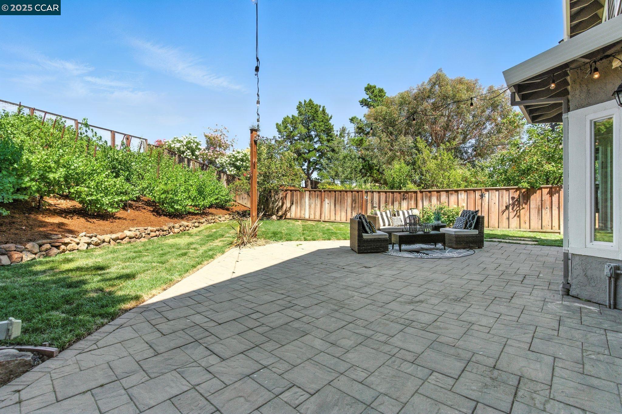 Detail Gallery Image 6 of 45 For 316 Valley High Dr, Pleasant Hill,  CA 94523 - 5 Beds | 3 Baths