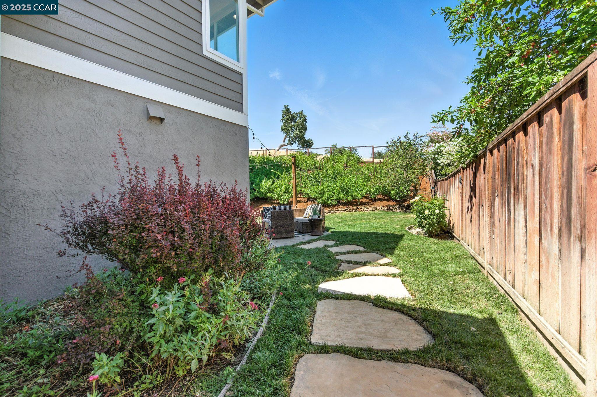 Detail Gallery Image 7 of 45 For 316 Valley High Dr, Pleasant Hill,  CA 94523 - 5 Beds | 3 Baths