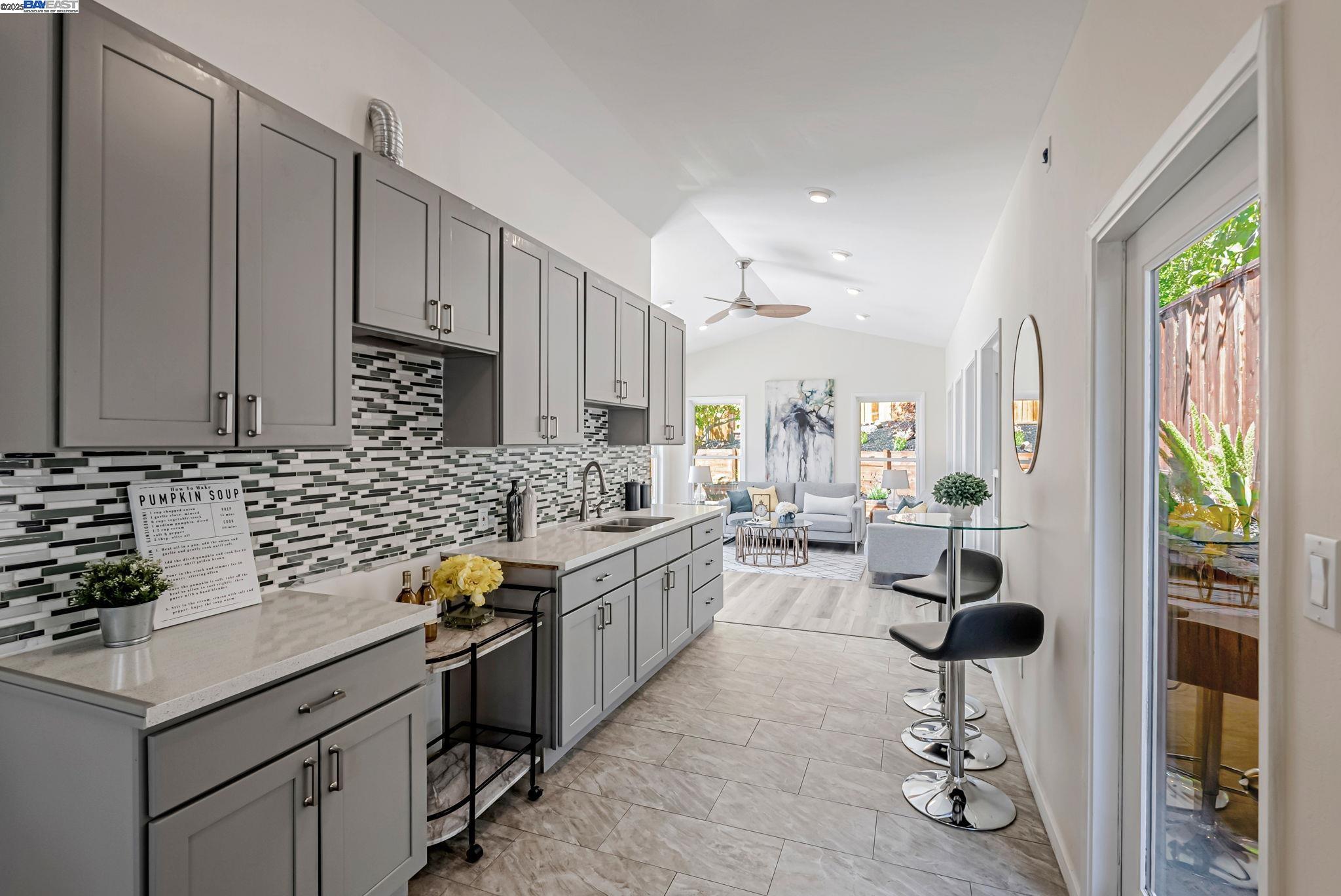 Detail Gallery Image 13 of 48 For 18353 Carlwyn Dr, Castro Valley,  CA 94546 - 3 Beds | 3 Baths