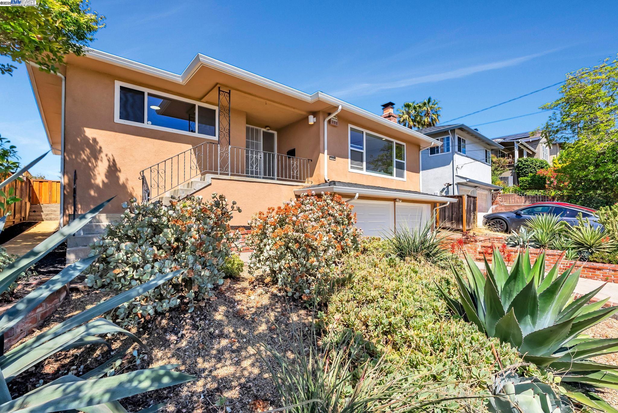 Detail Gallery Image 3 of 48 For 18353 Carlwyn Dr, Castro Valley,  CA 94546 - 3 Beds | 3 Baths