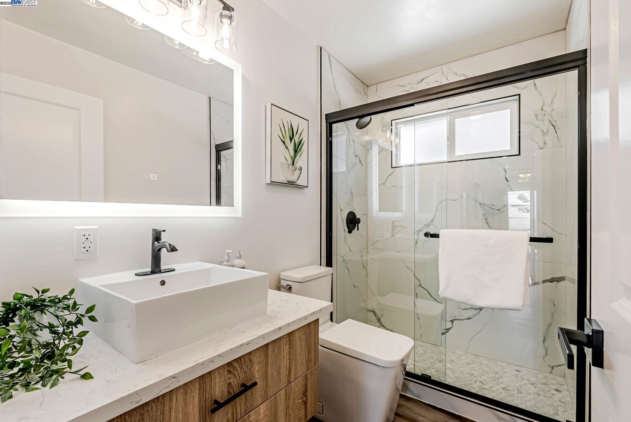 Detail Gallery Image 26 of 48 For 18353 Carlwyn Dr, Castro Valley,  CA 94546 - 3 Beds | 3 Baths