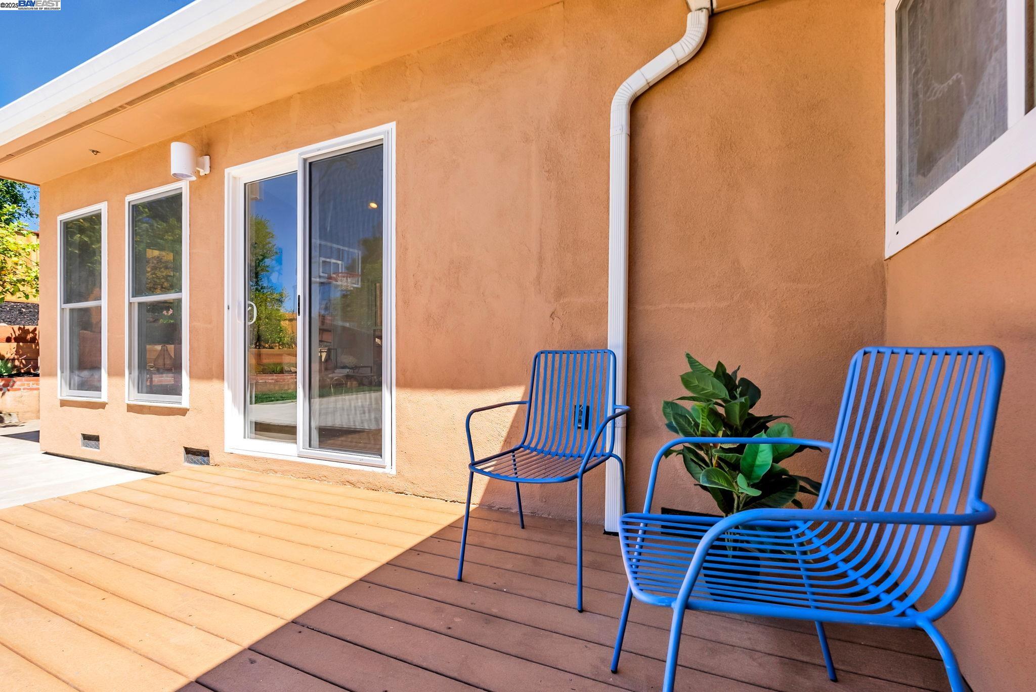 Detail Gallery Image 34 of 48 For 18353 Carlwyn Dr, Castro Valley,  CA 94546 - 3 Beds | 3 Baths