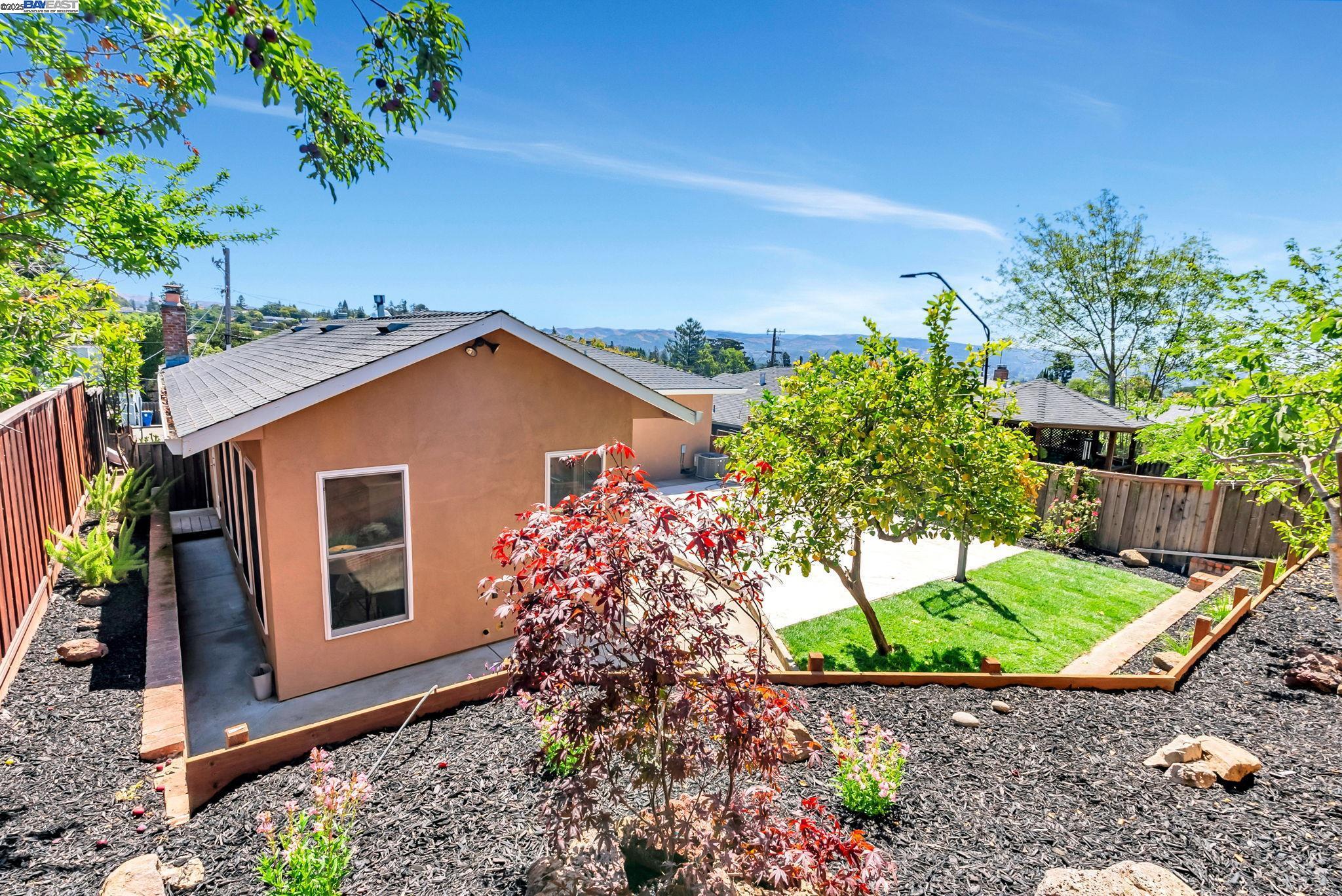 Detail Gallery Image 35 of 48 For 18353 Carlwyn Dr, Castro Valley,  CA 94546 - 3 Beds | 3 Baths