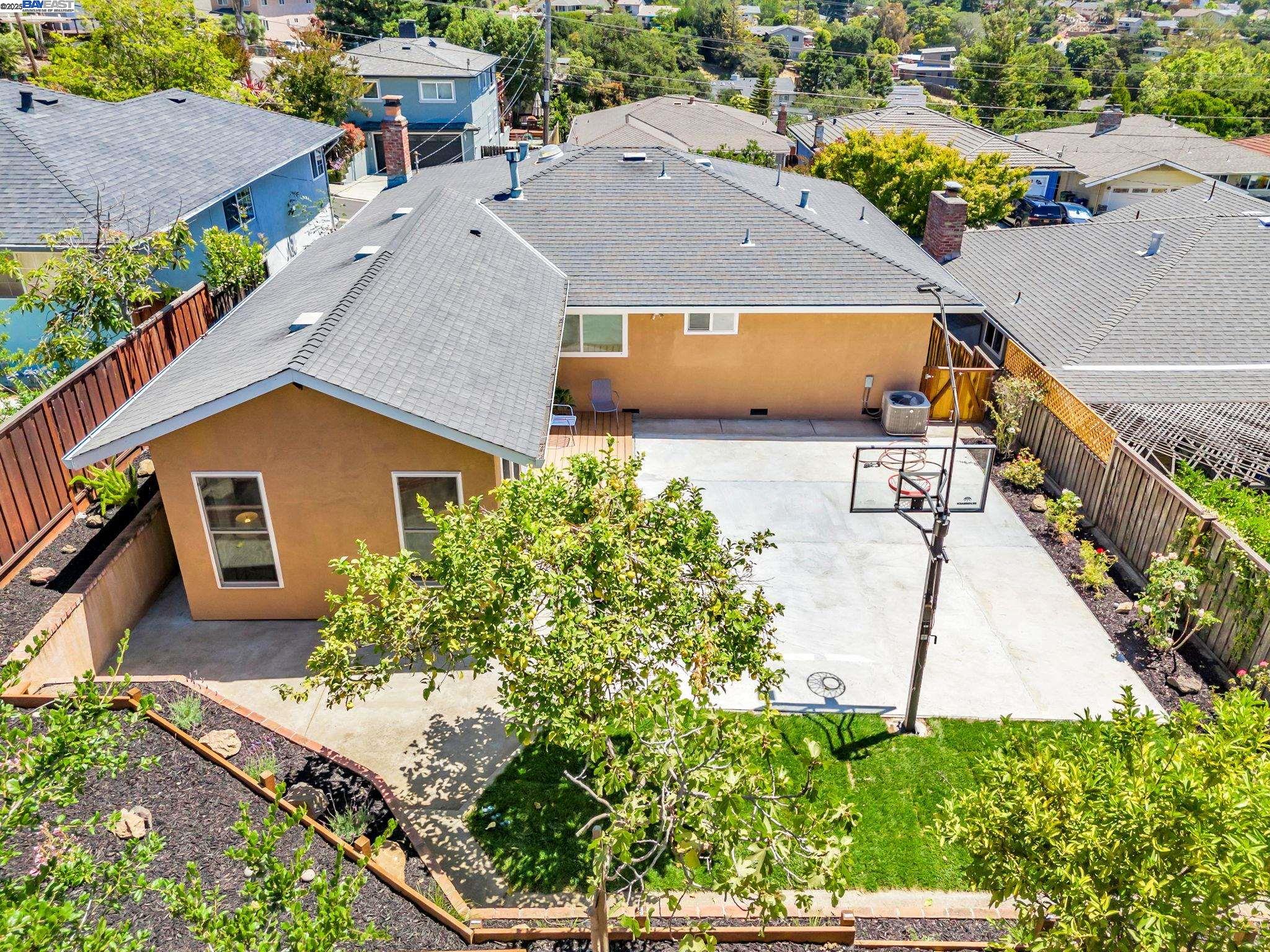 Detail Gallery Image 43 of 48 For 18353 Carlwyn Dr, Castro Valley,  CA 94546 - 3 Beds | 3 Baths