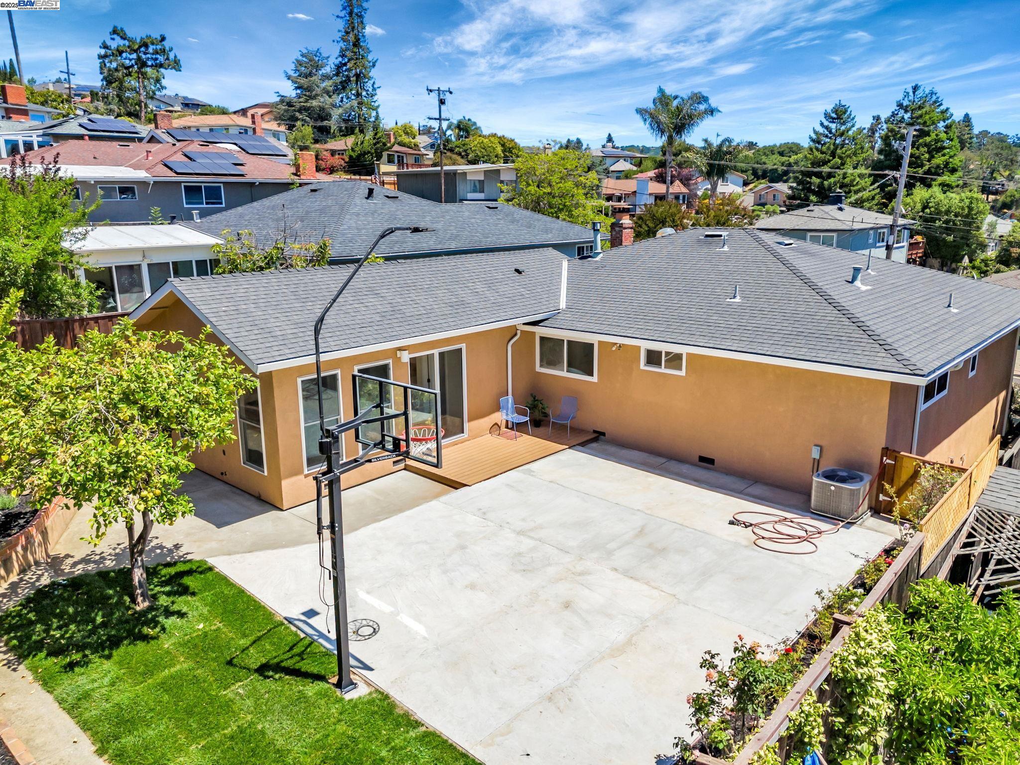 Detail Gallery Image 45 of 48 For 18353 Carlwyn Dr, Castro Valley,  CA 94546 - 3 Beds | 3 Baths