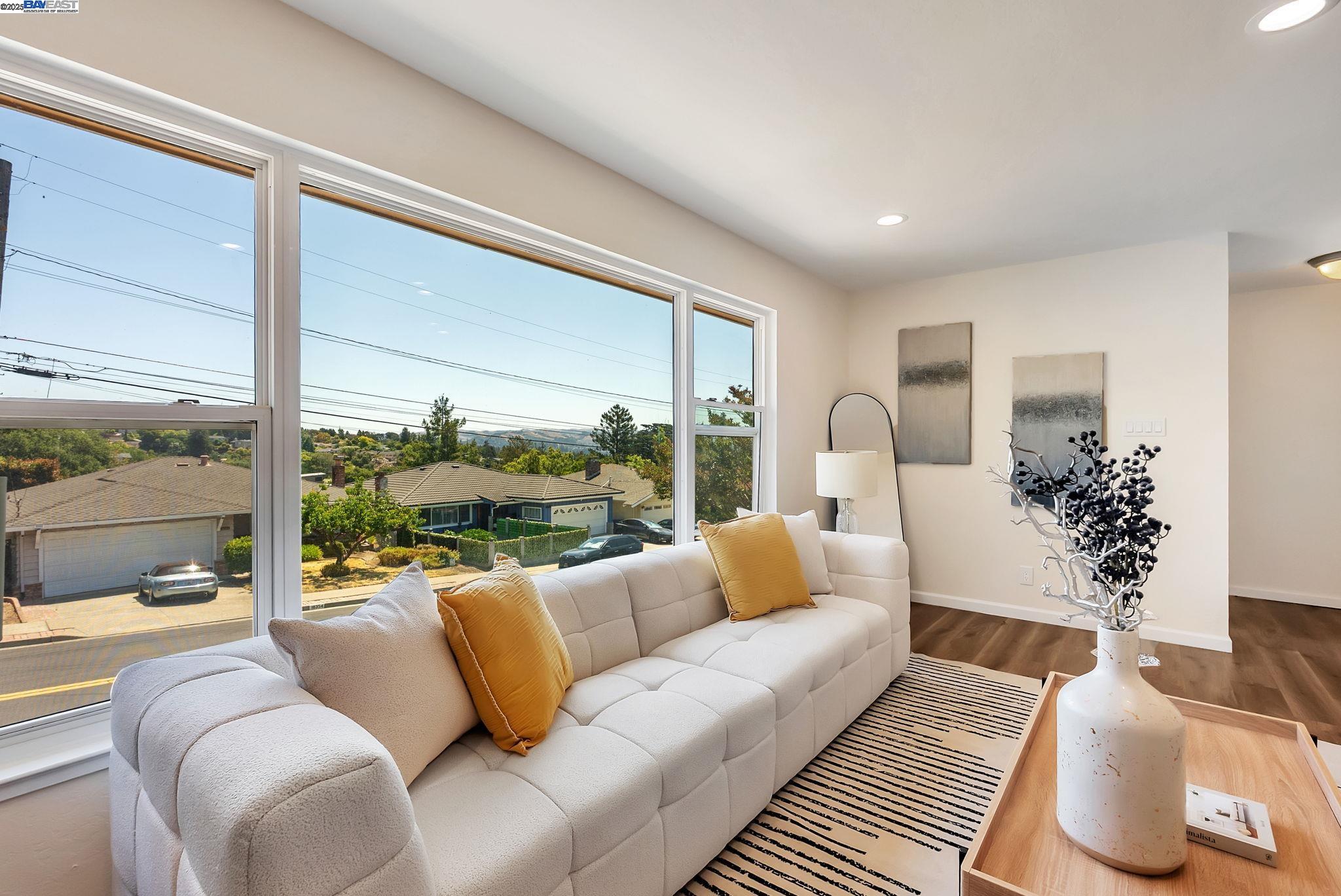 Detail Gallery Image 6 of 48 For 18353 Carlwyn Dr, Castro Valley,  CA 94546 - 3 Beds | 3 Baths