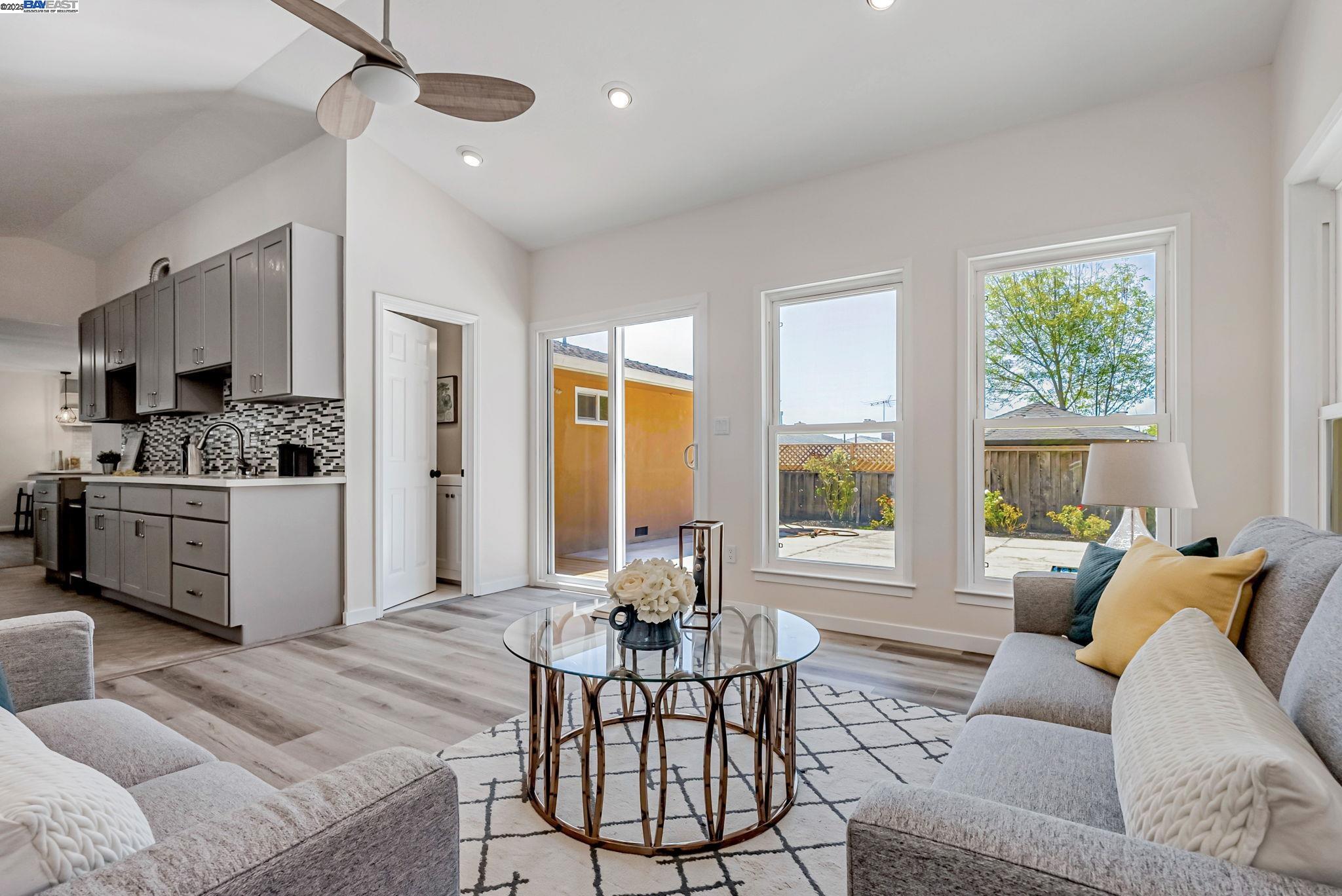 Detail Gallery Image 8 of 48 For 18353 Carlwyn Dr, Castro Valley,  CA 94546 - 3 Beds | 3 Baths