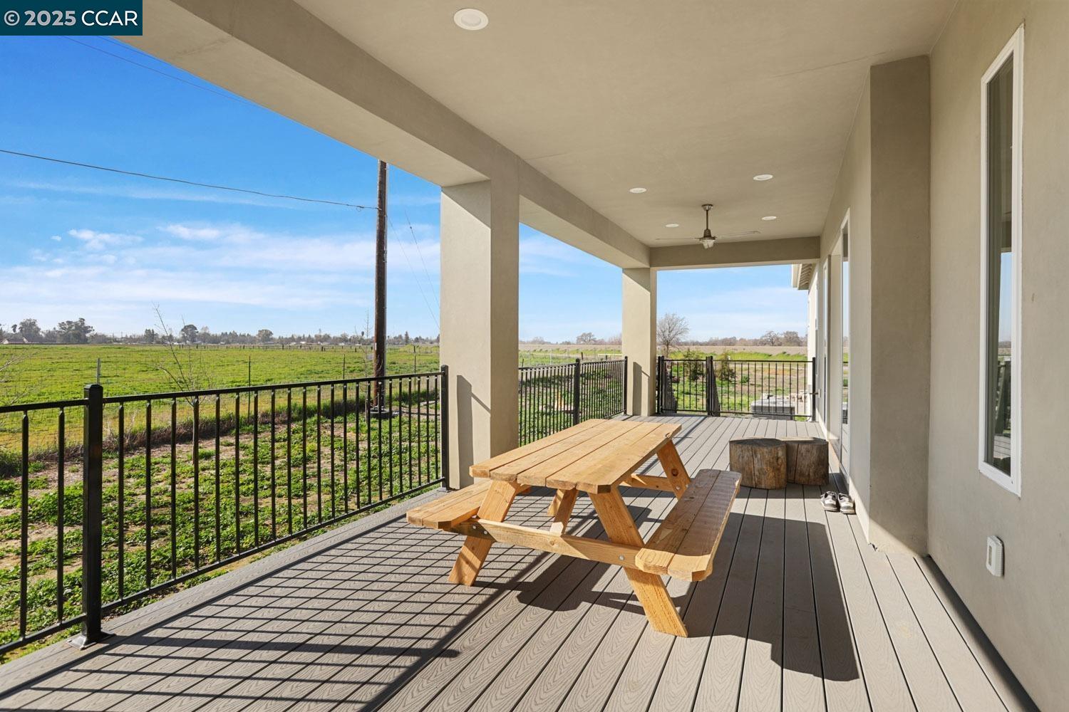 Detail Gallery Image 11 of 40 For 5425 Rio Linda Blvd, Sacramento,  CA 95838 - 4 Beds | 3 Baths