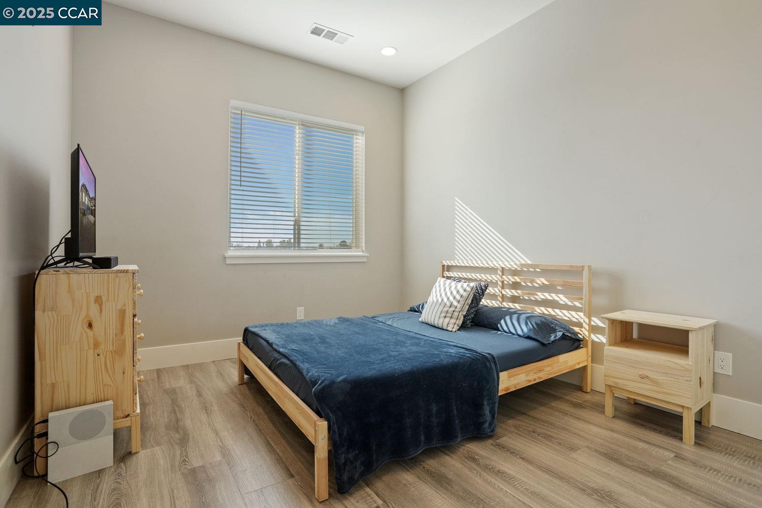 Detail Gallery Image 3 of 40 For 5425 Rio Linda Blvd, Sacramento,  CA 95838 - 4 Beds | 3 Baths