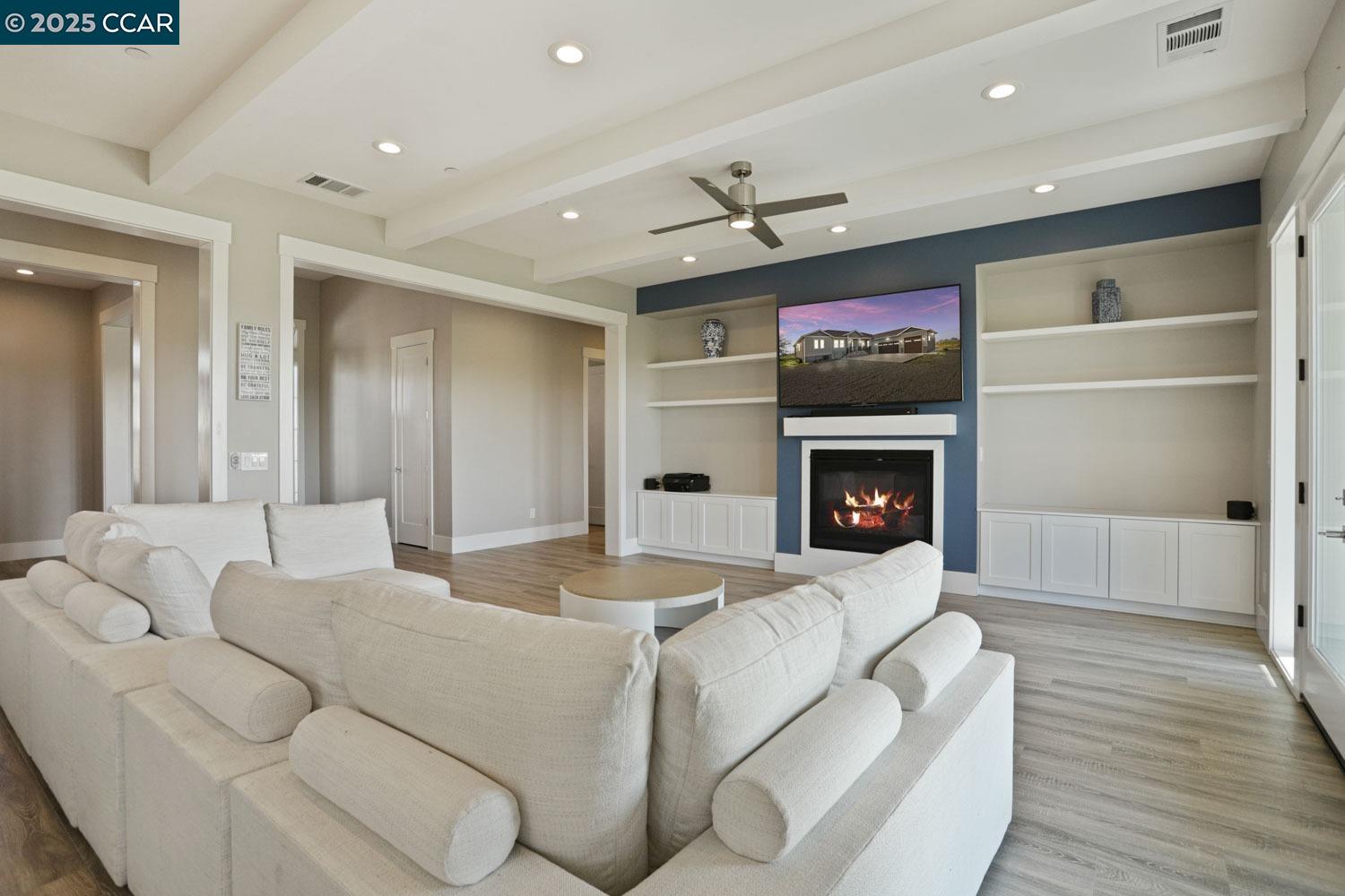 Detail Gallery Image 24 of 40 For 5425 Rio Linda Blvd, Sacramento,  CA 95838 - 4 Beds | 3 Baths