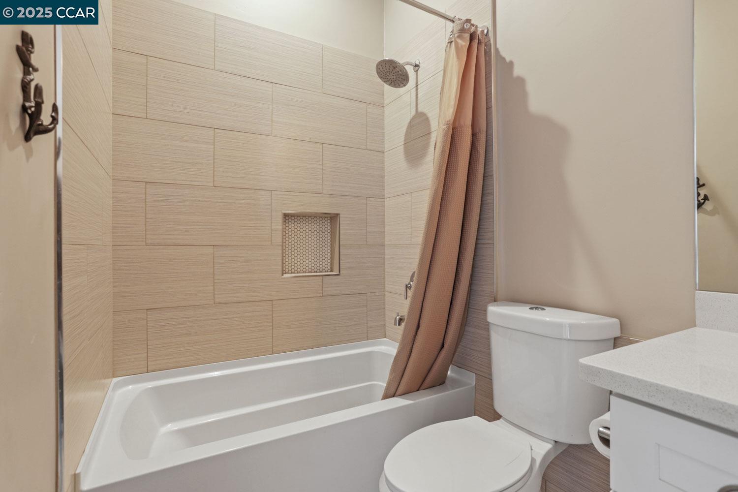 Detail Gallery Image 6 of 40 For 5425 Rio Linda Blvd, Sacramento,  CA 95838 - 4 Beds | 3 Baths