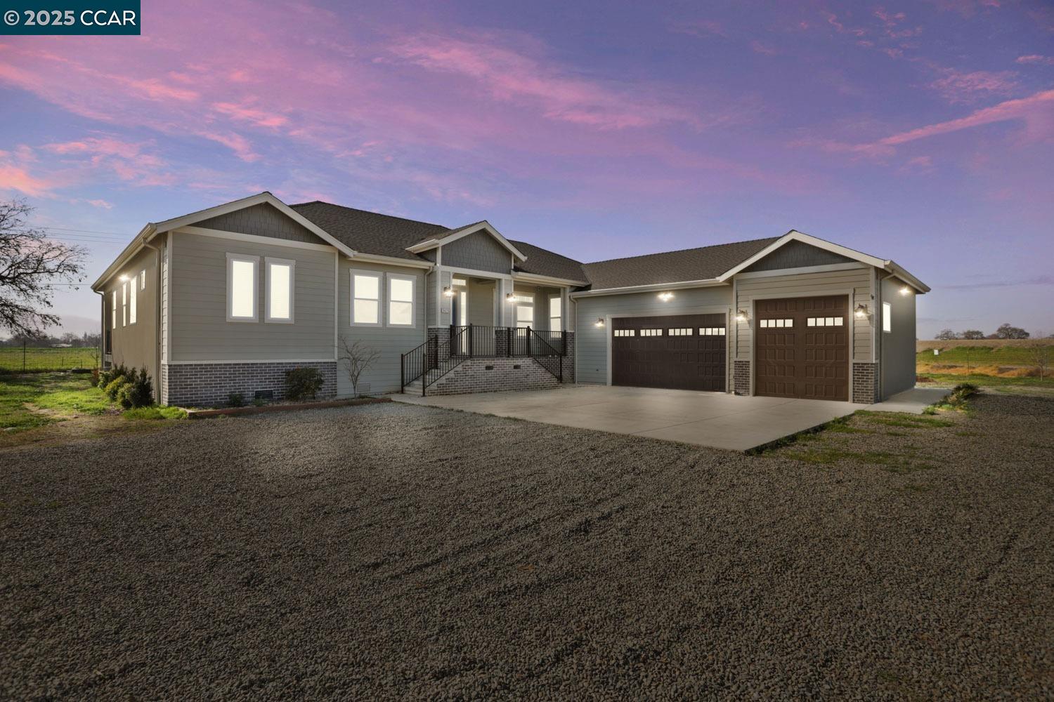 Detail Gallery Image 9 of 40 For 5425 Rio Linda Blvd, Sacramento,  CA 95838 - 4 Beds | 3 Baths