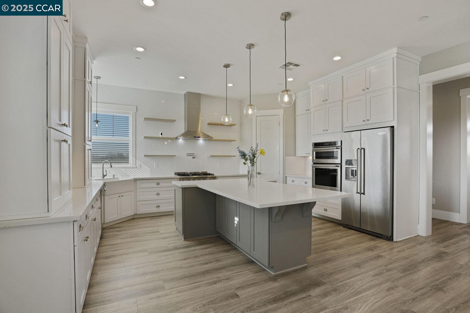 Detail Gallery Image 10 of 40 For 5425 Rio Linda Blvd, Sacramento,  CA 95838 - 4 Beds | 3 Baths