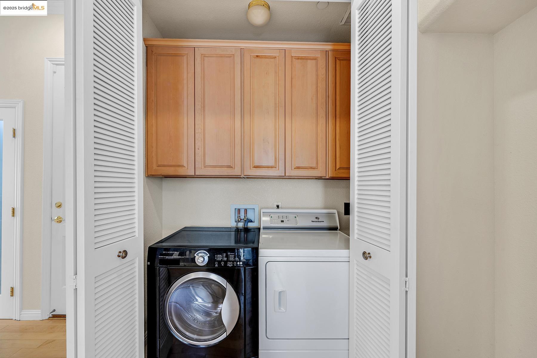 Detail Gallery Image 13 of 36 For 35 Amherst Ct, Menlo Park,  CA 94025 - 3 Beds | 3 Baths