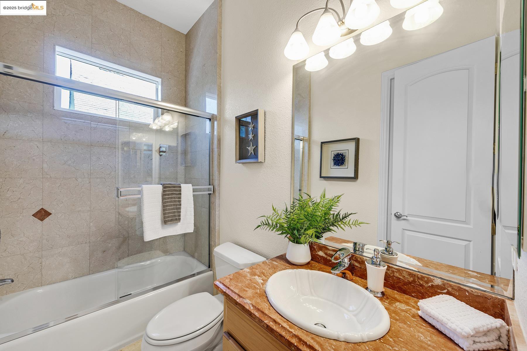 Detail Gallery Image 17 of 36 For 35 Amherst Ct, Menlo Park,  CA 94025 - 3 Beds | 3 Baths