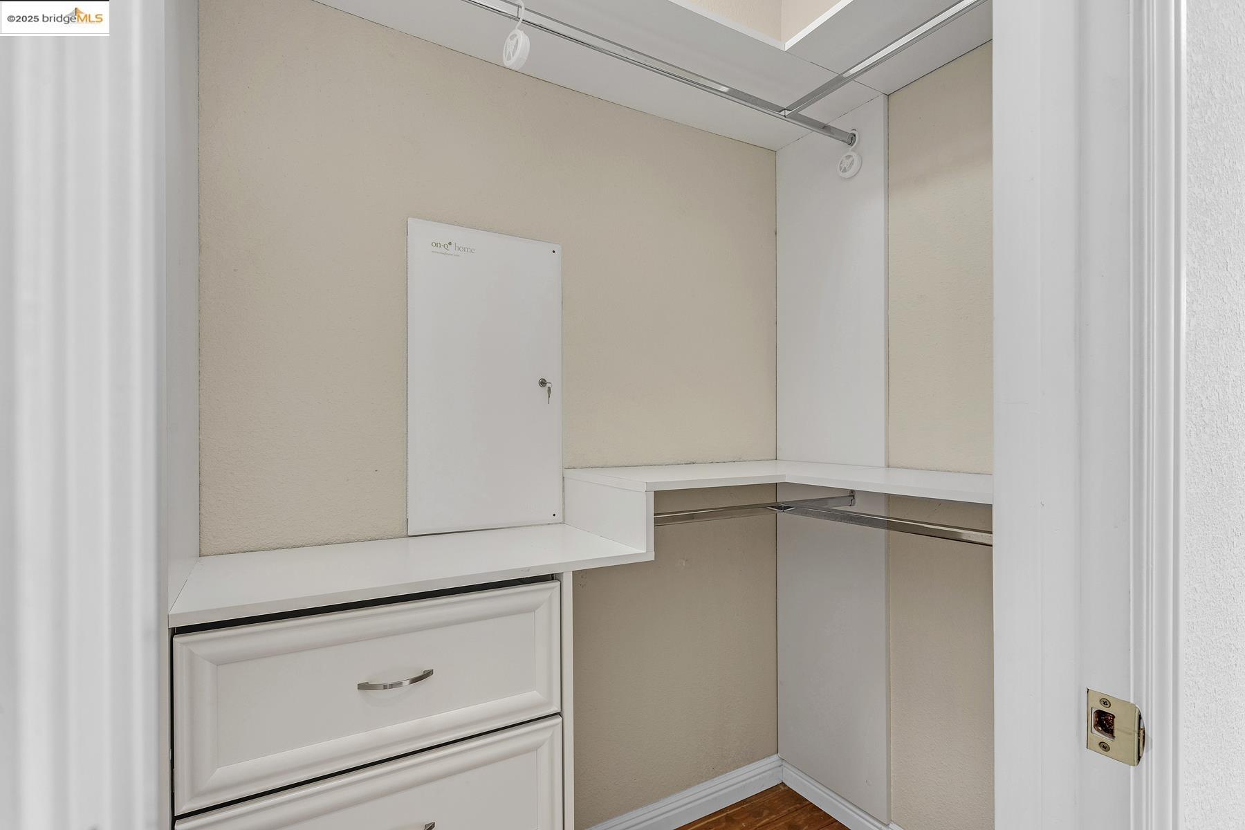 Detail Gallery Image 23 of 36 For 35 Amherst Ct, Menlo Park,  CA 94025 - 3 Beds | 3 Baths