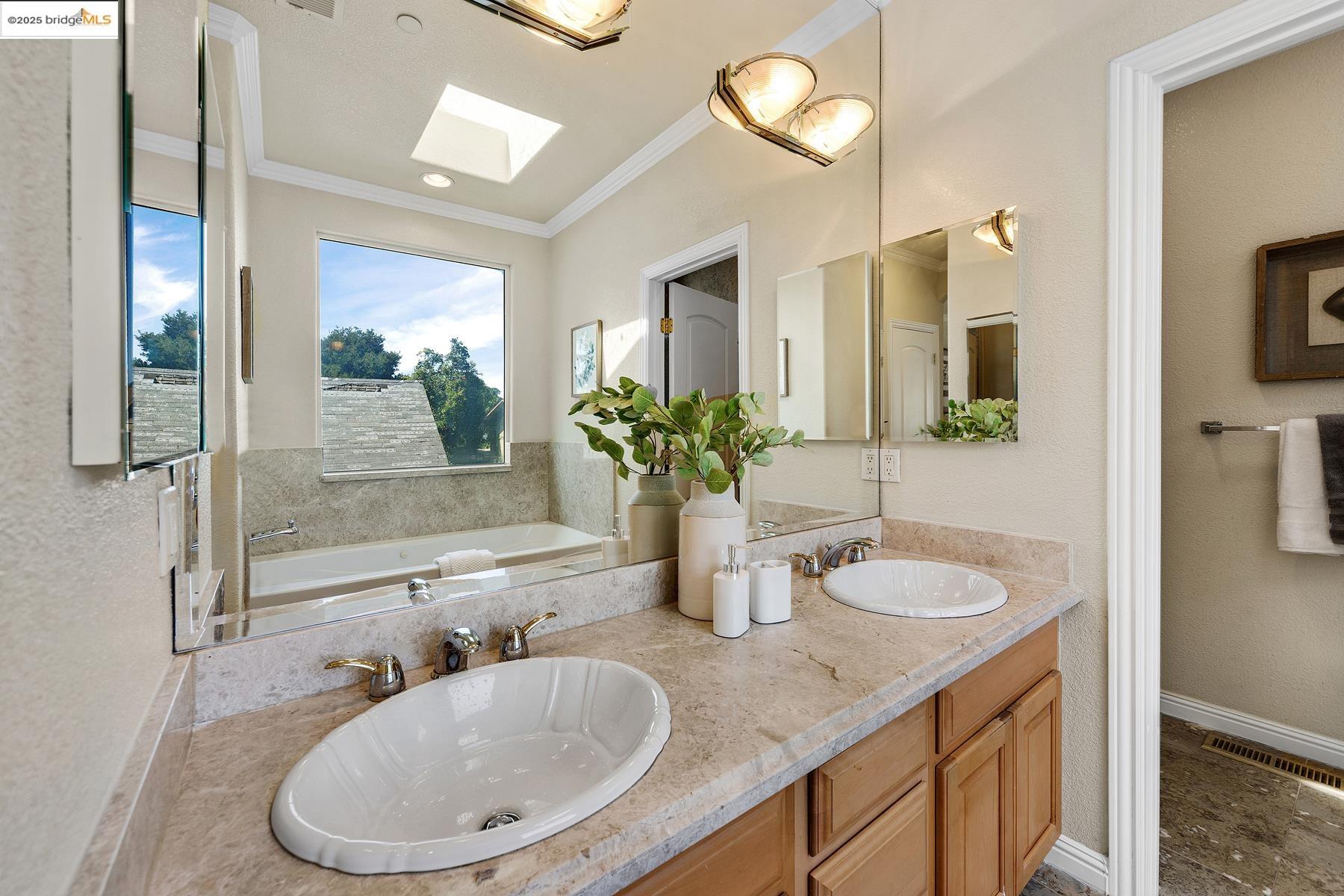 Detail Gallery Image 25 of 36 For 35 Amherst Ct, Menlo Park,  CA 94025 - 3 Beds | 3 Baths