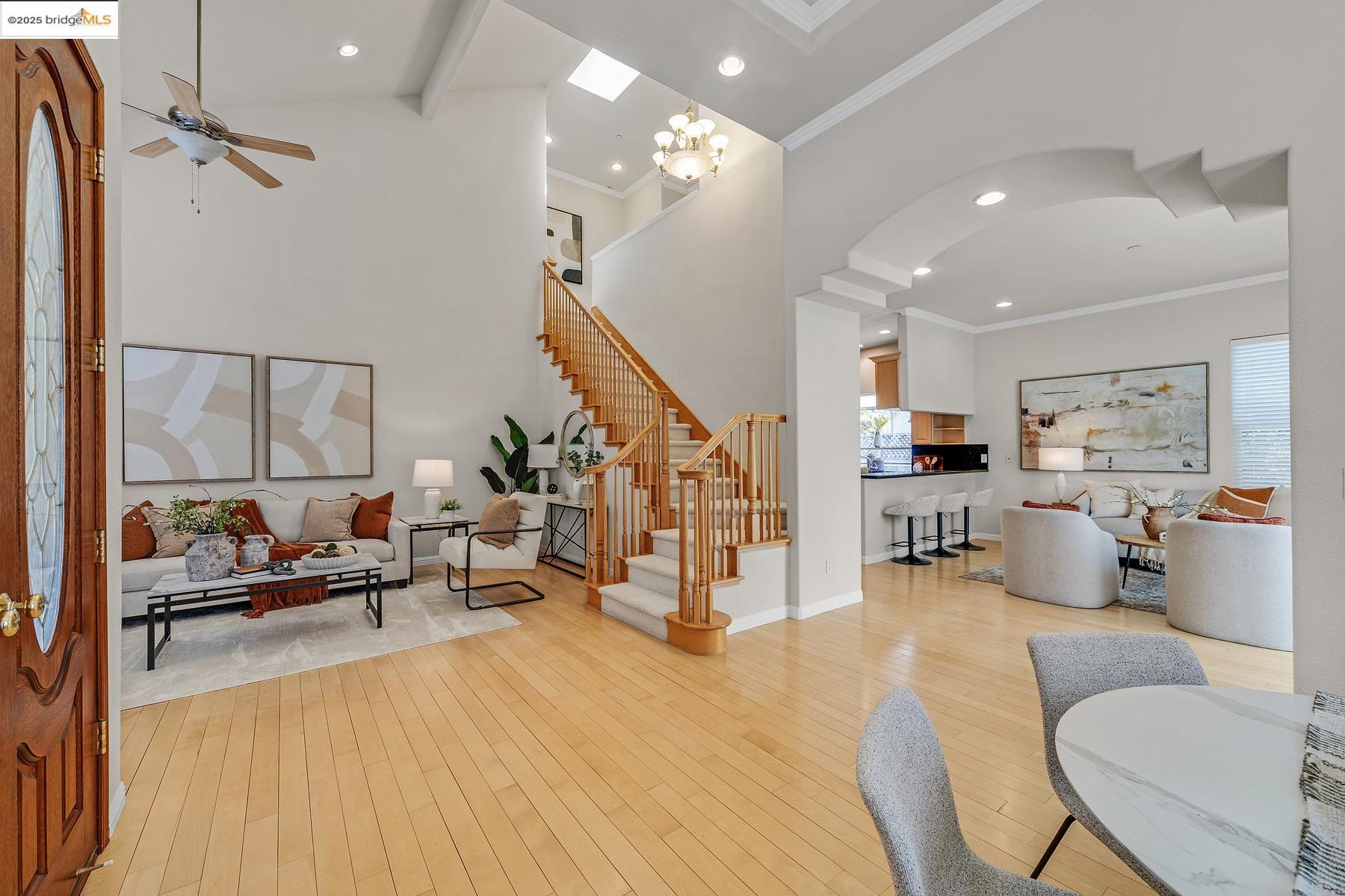 Detail Gallery Image 5 of 36 For 35 Amherst Ct, Menlo Park,  CA 94025 - 3 Beds | 3 Baths
