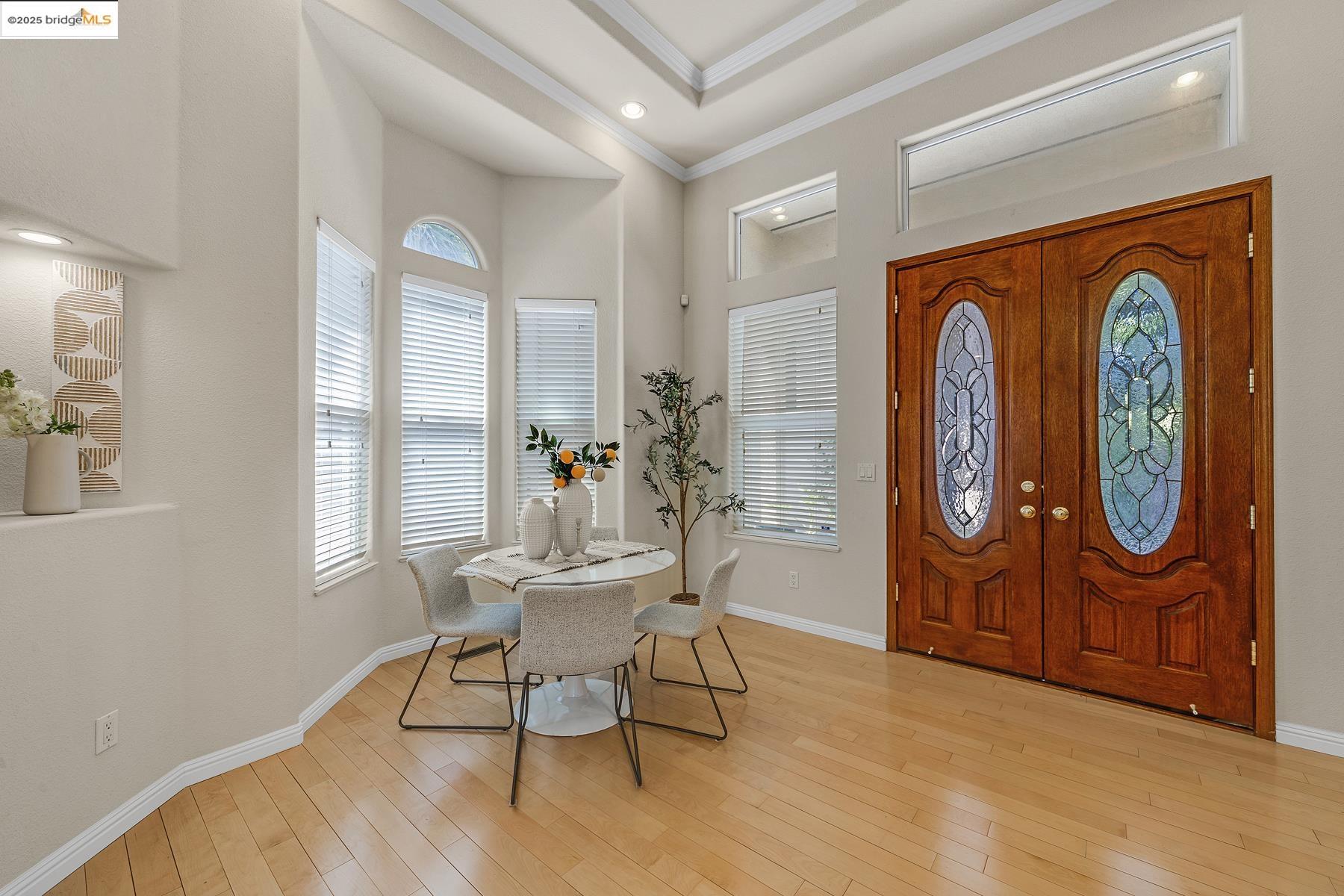 Detail Gallery Image 7 of 36 For 35 Amherst Ct, Menlo Park,  CA 94025 - 3 Beds | 3 Baths