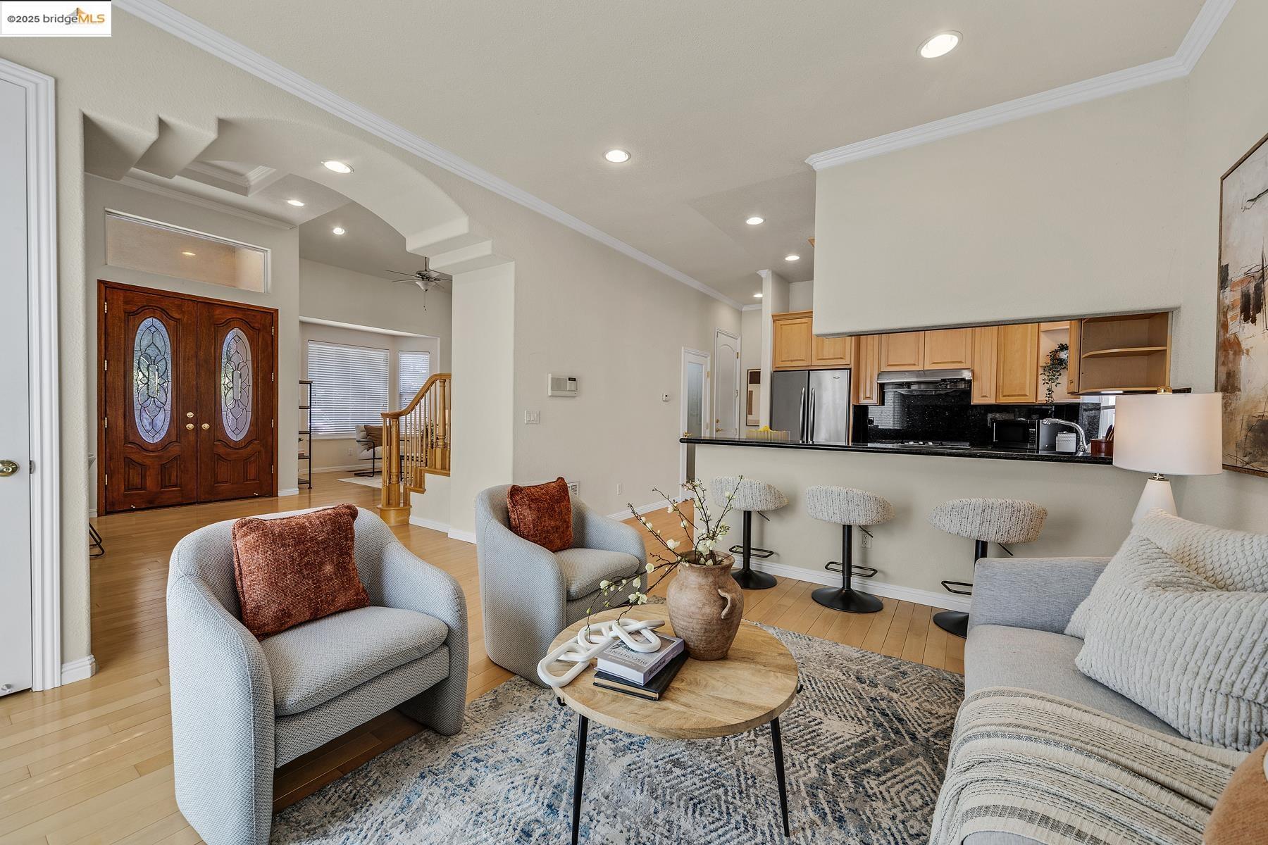 Detail Gallery Image 8 of 36 For 35 Amherst Ct, Menlo Park,  CA 94025 - 3 Beds | 3 Baths
